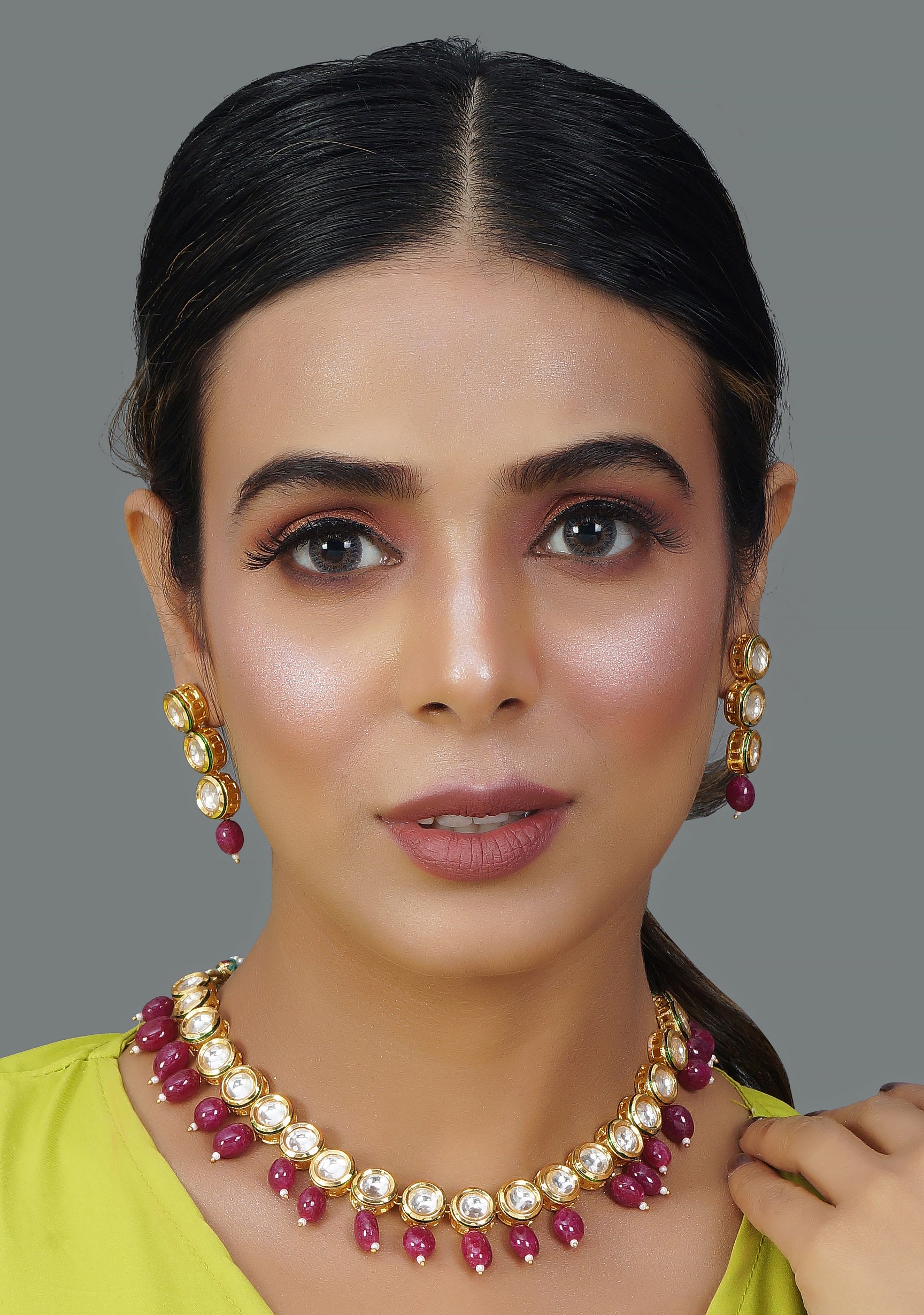 Women Gold Tone Kundan Necklace With Earrings by Femizen (2 Pc Set)