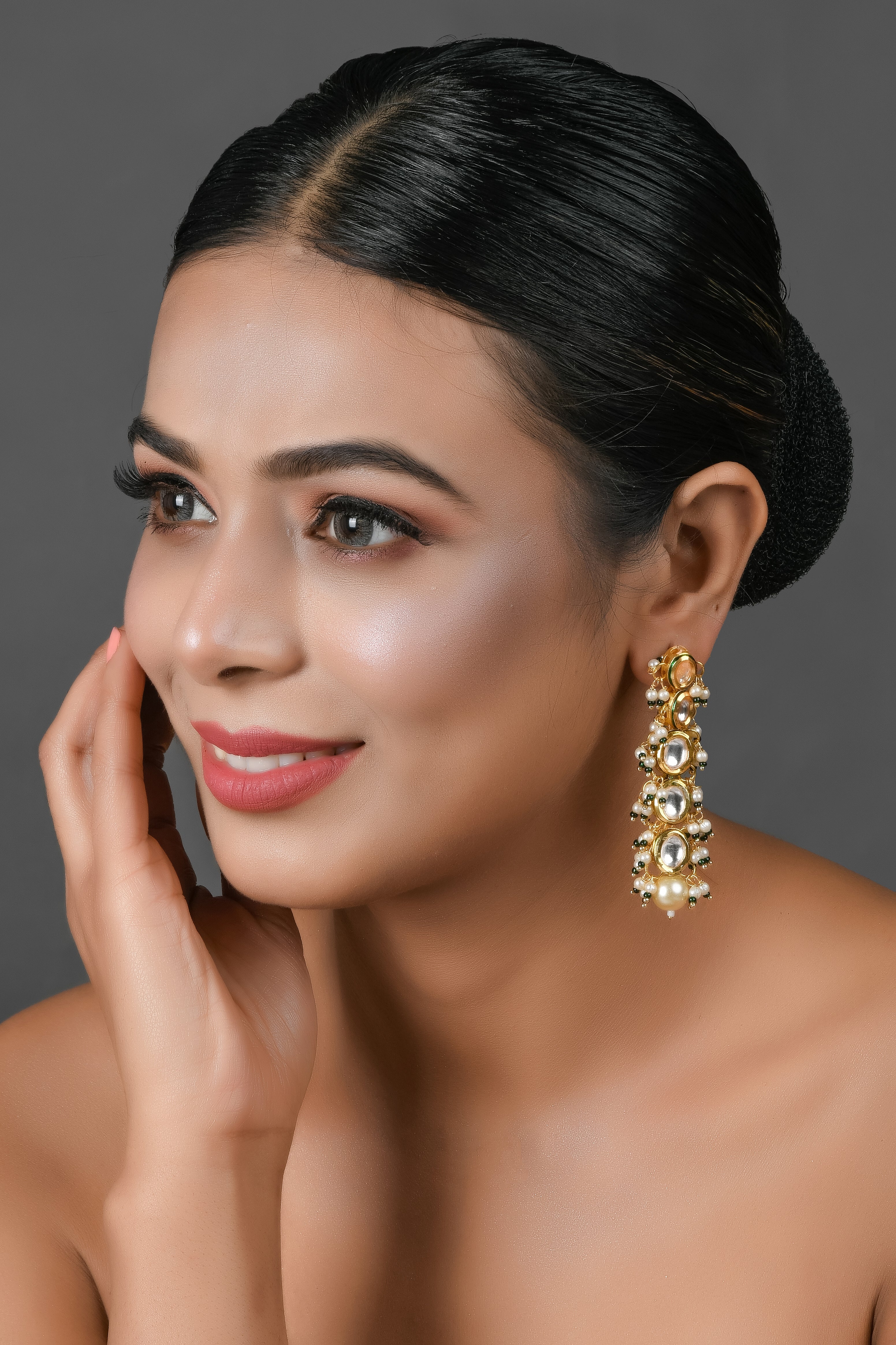Women's  Gold tone Pearl beaded kundan earrings - Femizen