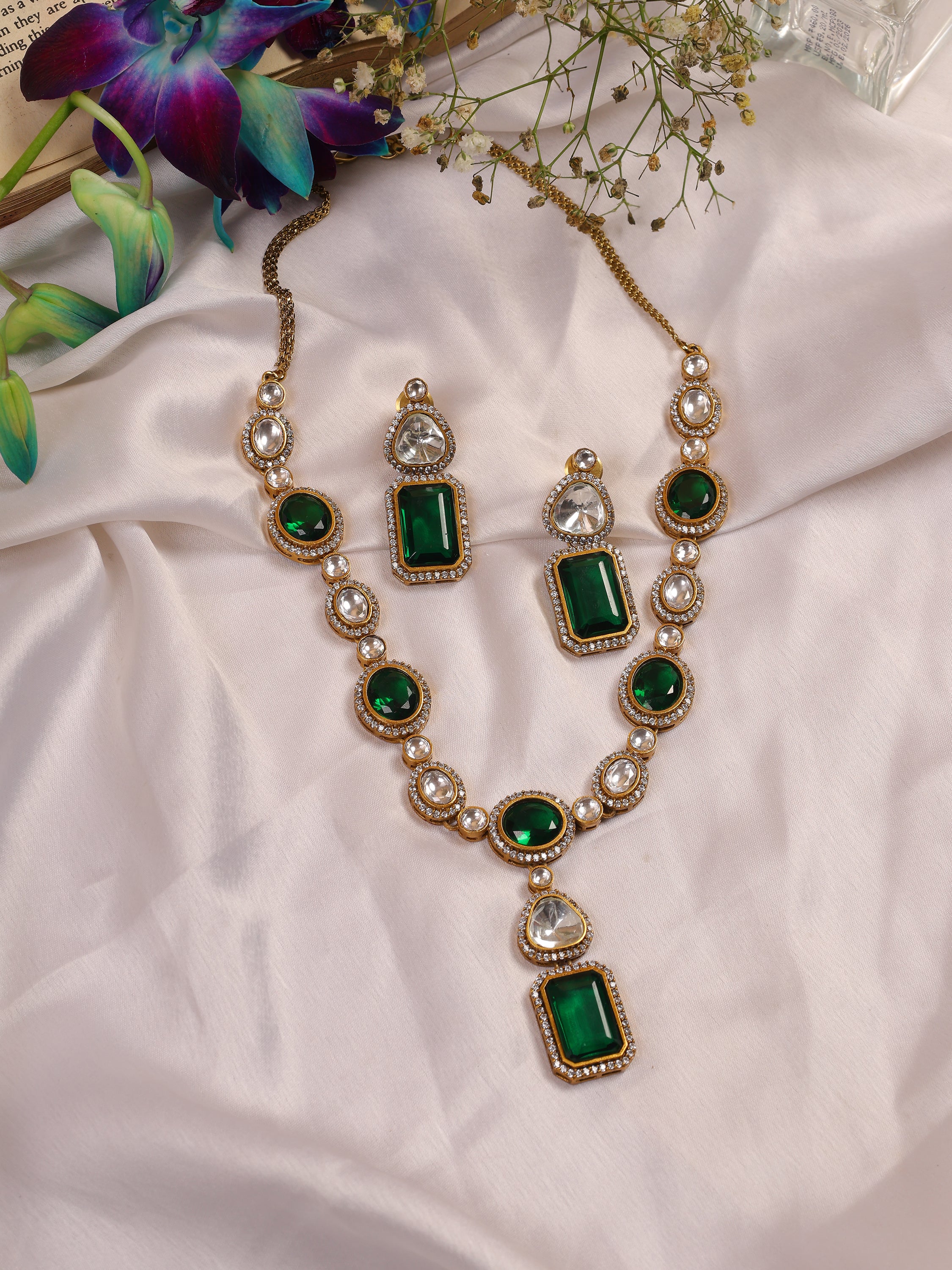 Women's Royal Emerald Moissanite Polki Necklace Set - Femizen