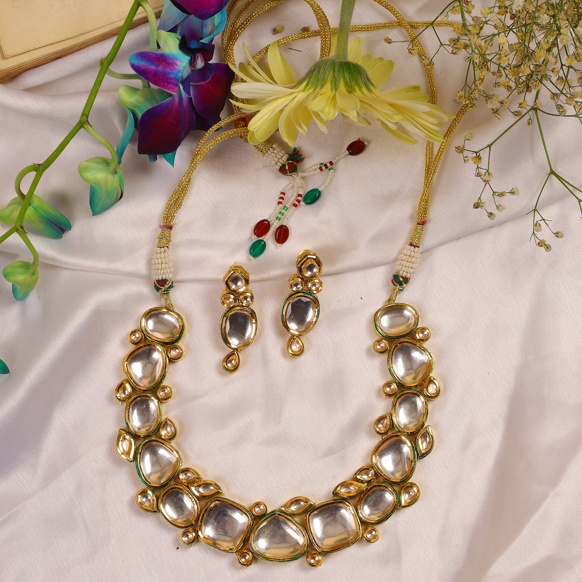 Women's Handcrafted Kundan Necklace Set - Femizen