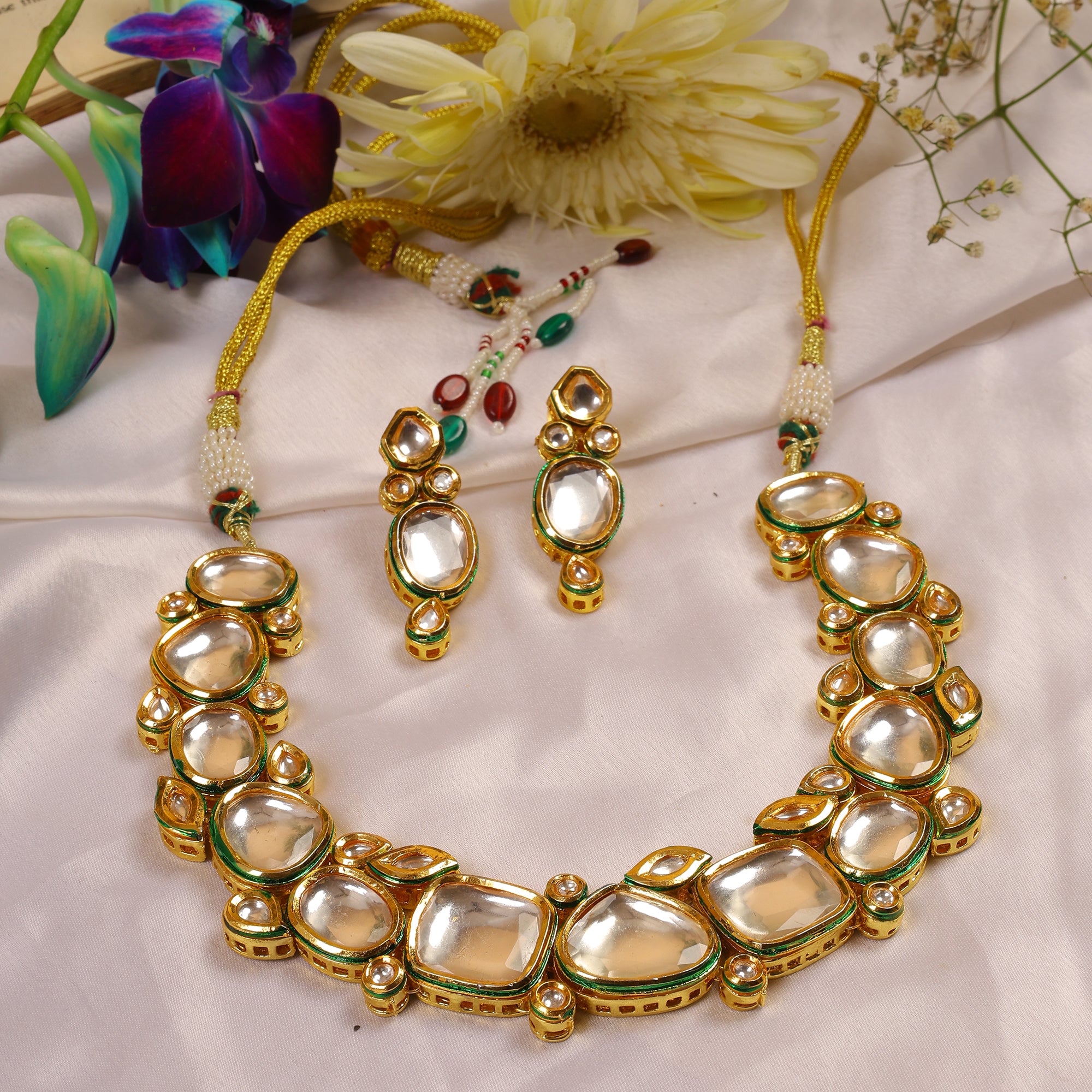 Women's Handcrafted Kundan Necklace Set - Femizen