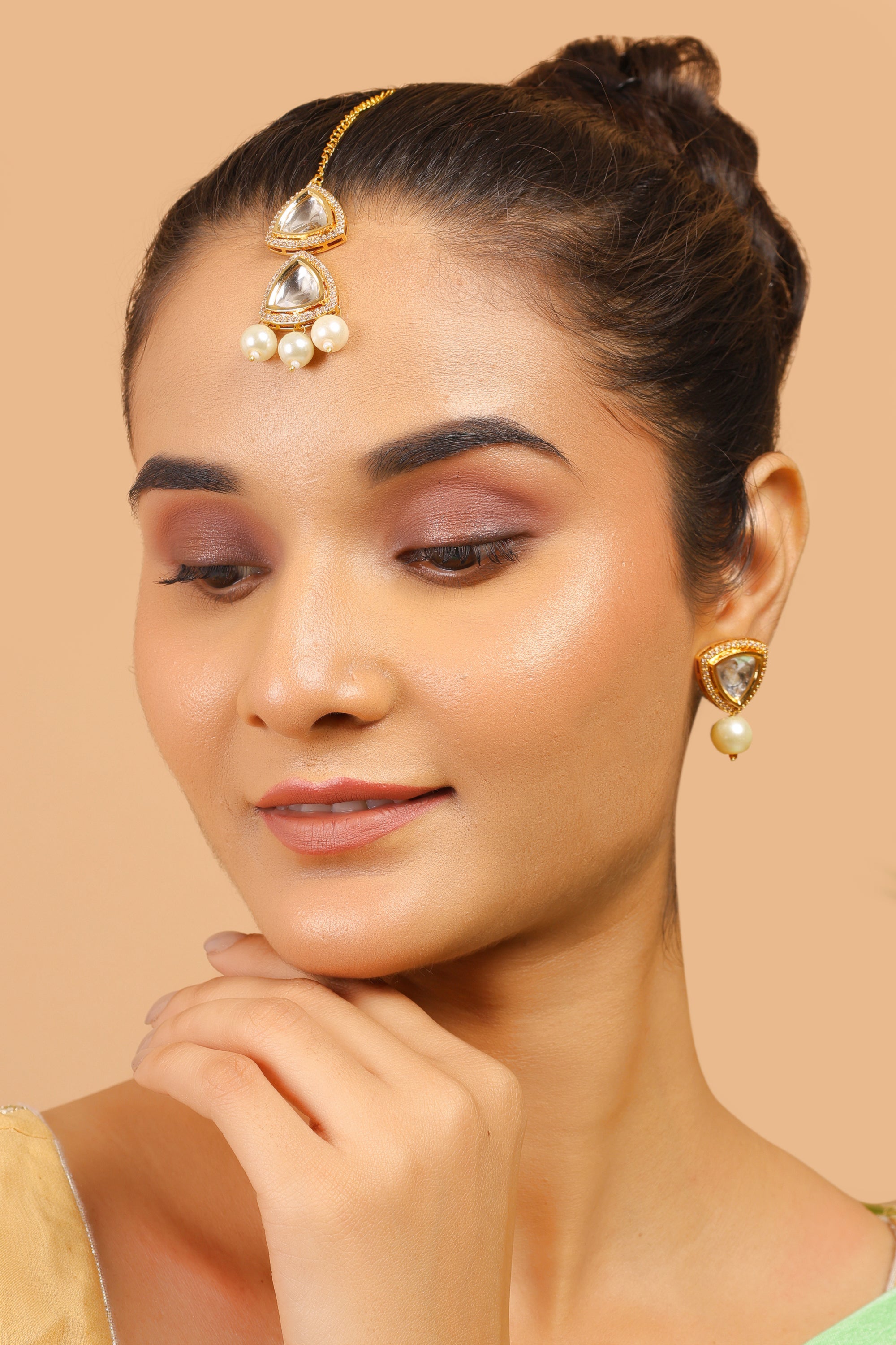 Women's Handcrafted Kundan Polki Earrings & Maang Tikka Set - Femizen