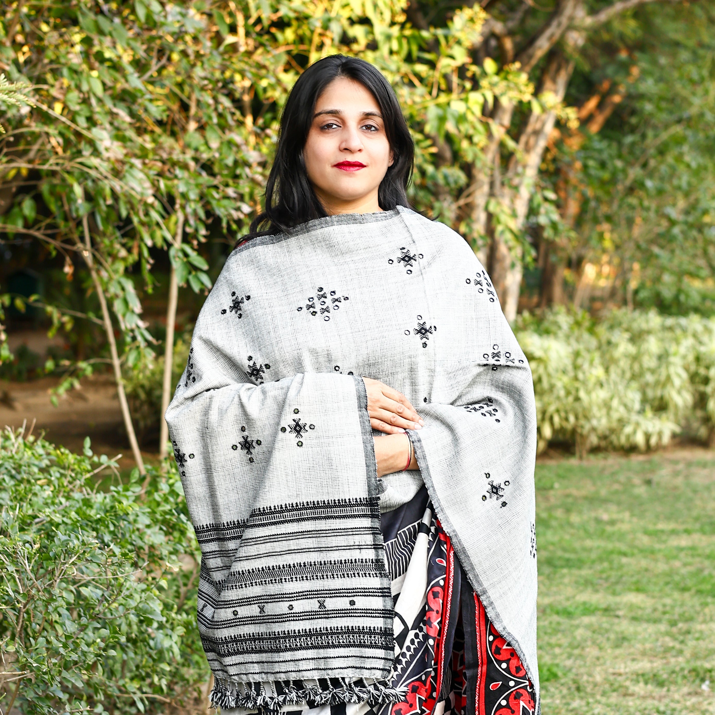 Grey and Black Handwoven Kutchi Bhujodi Stole