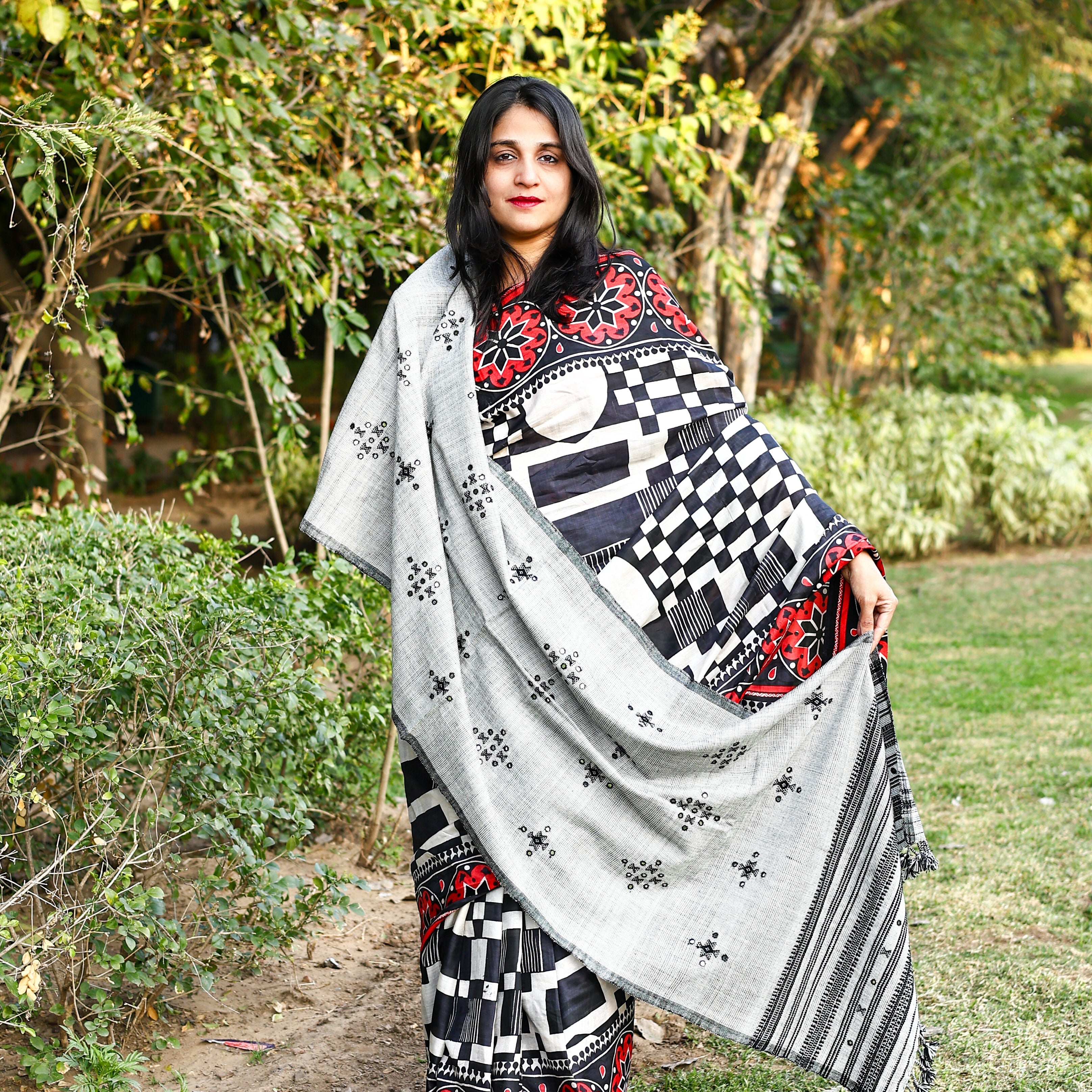 Grey and Black Handwoven Kutchi Bhujodi Stole