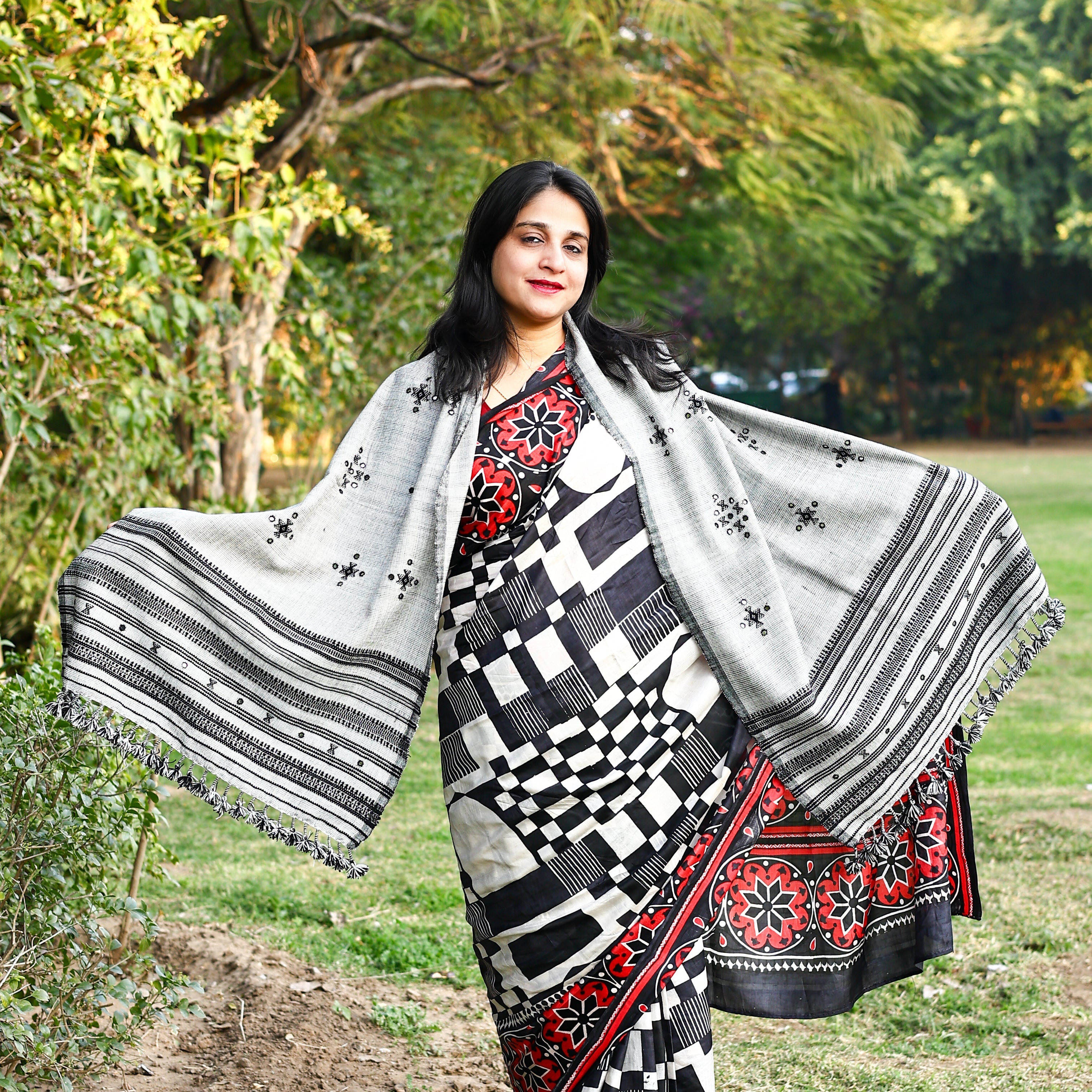 Grey and Black Handwoven Kutchi Bhujodi Stole