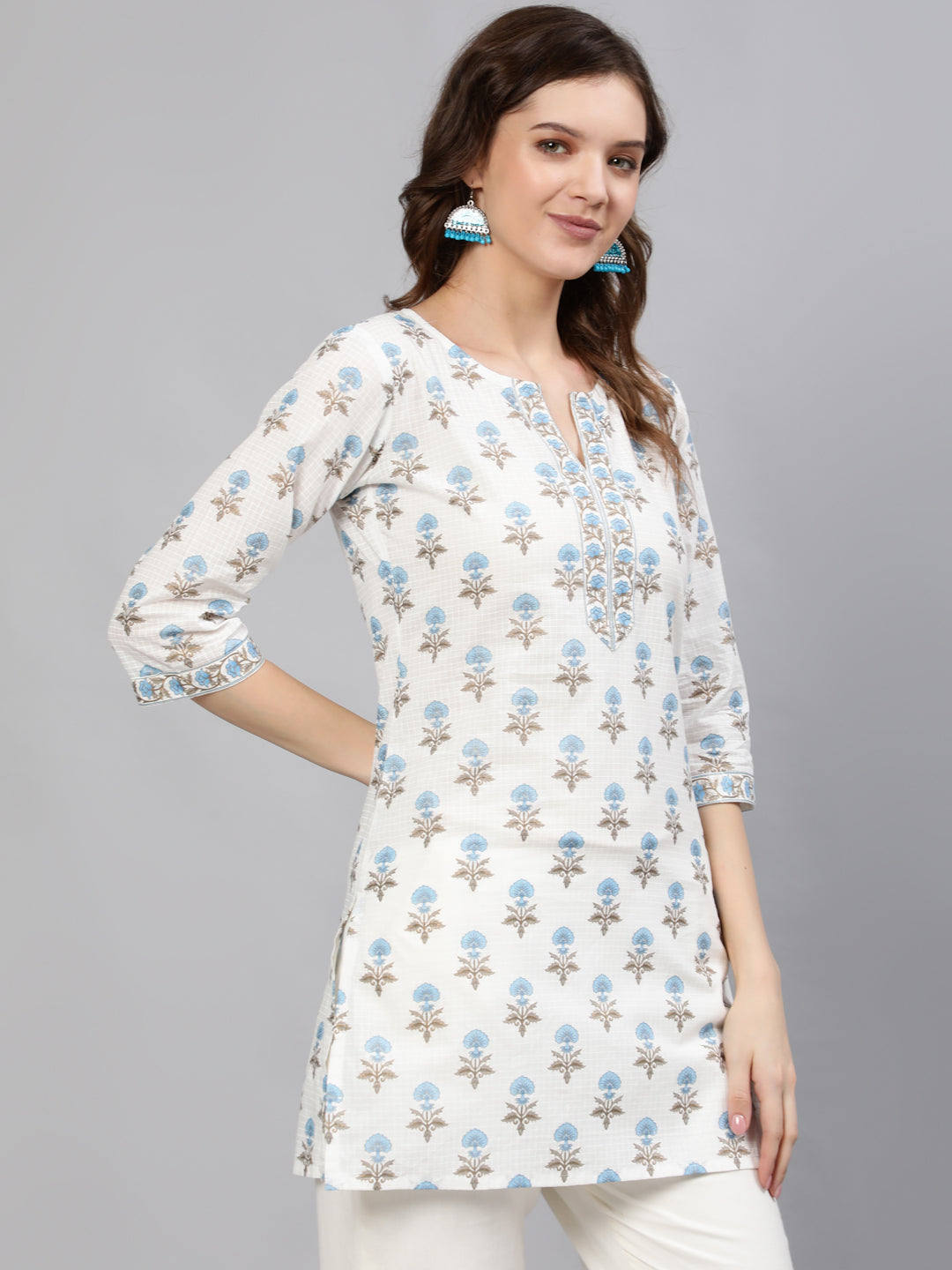 Women's Off-White Straight Tunic With Three Quaretr Sleeves