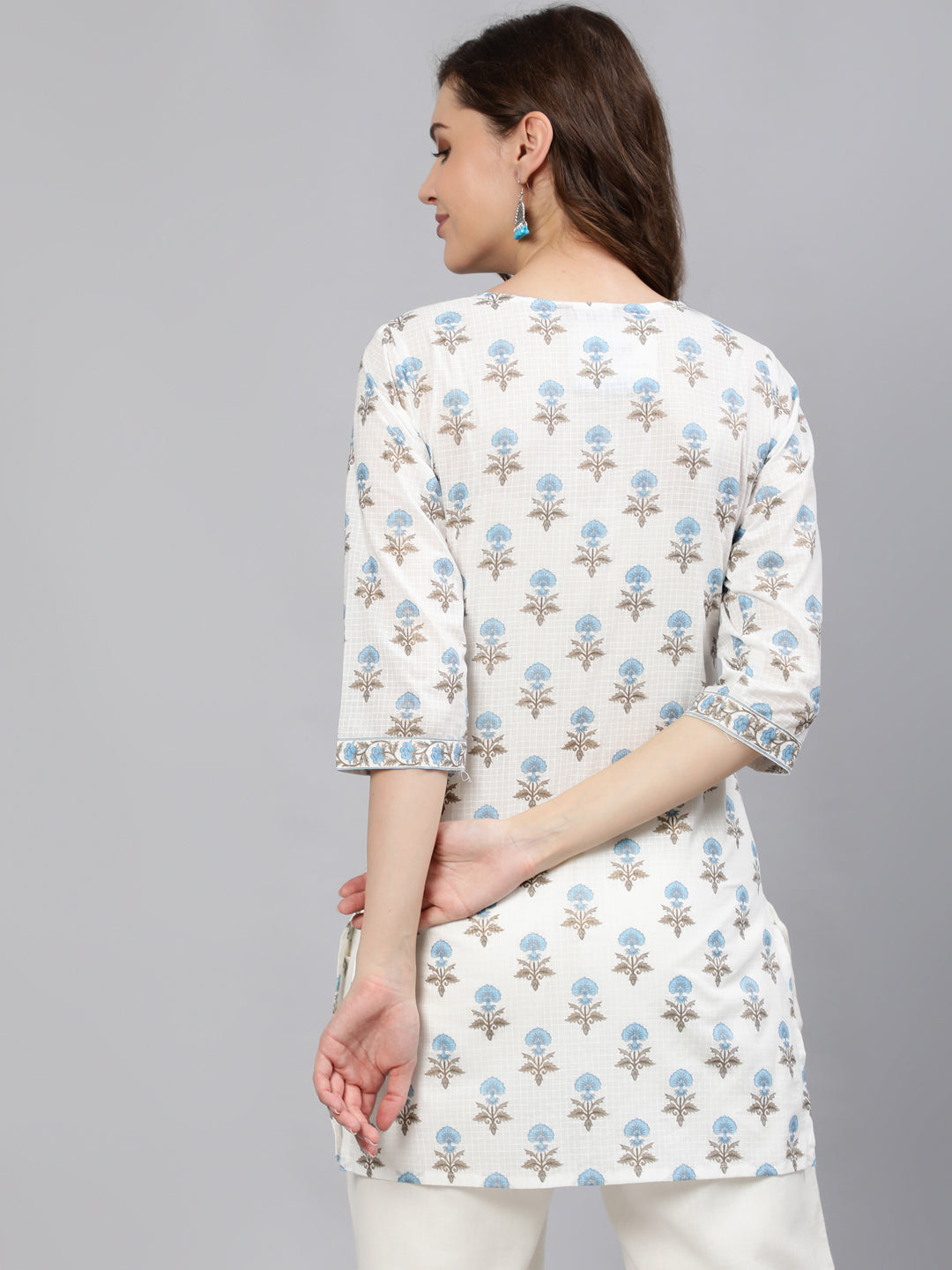 Women's Off-White Straight Tunic With Three Quaretr Sleeves