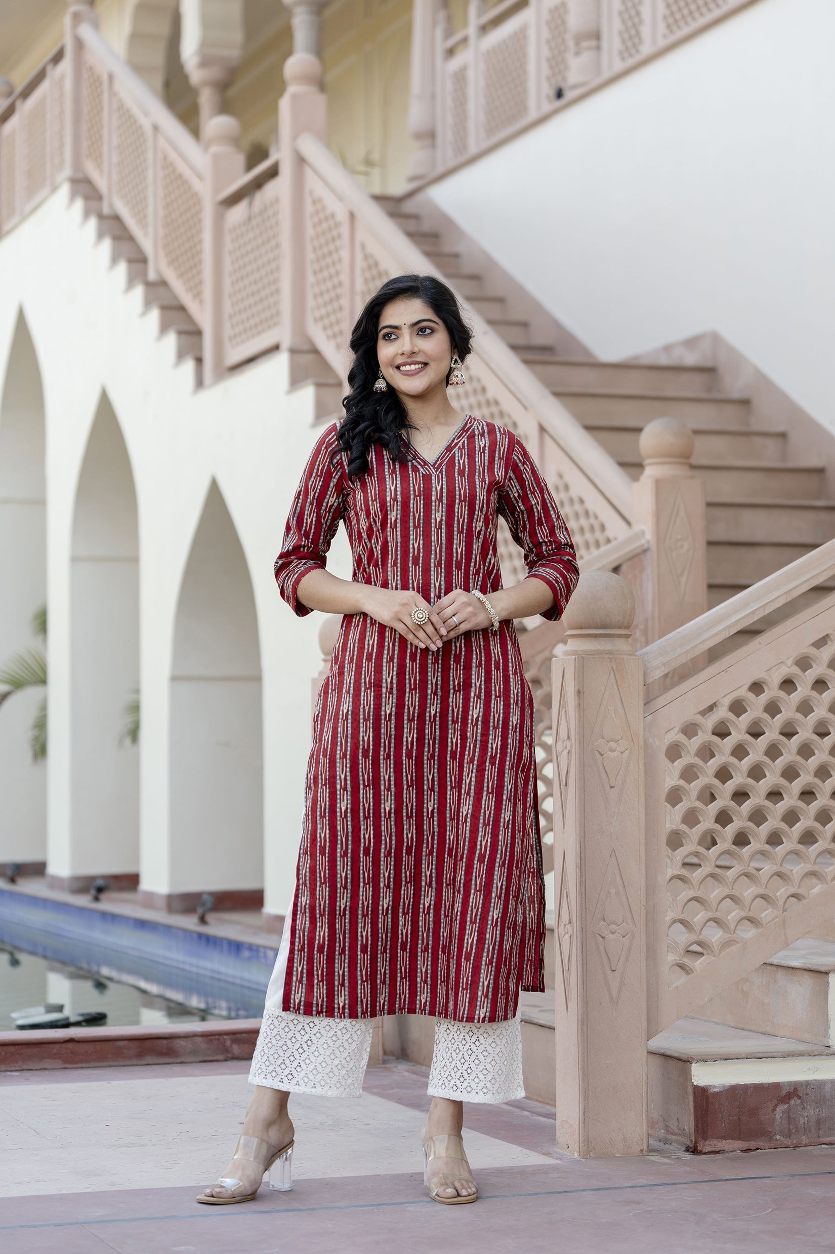 Women's Maroon Ikat Printed Straight V-Neck Kurta - Taantav