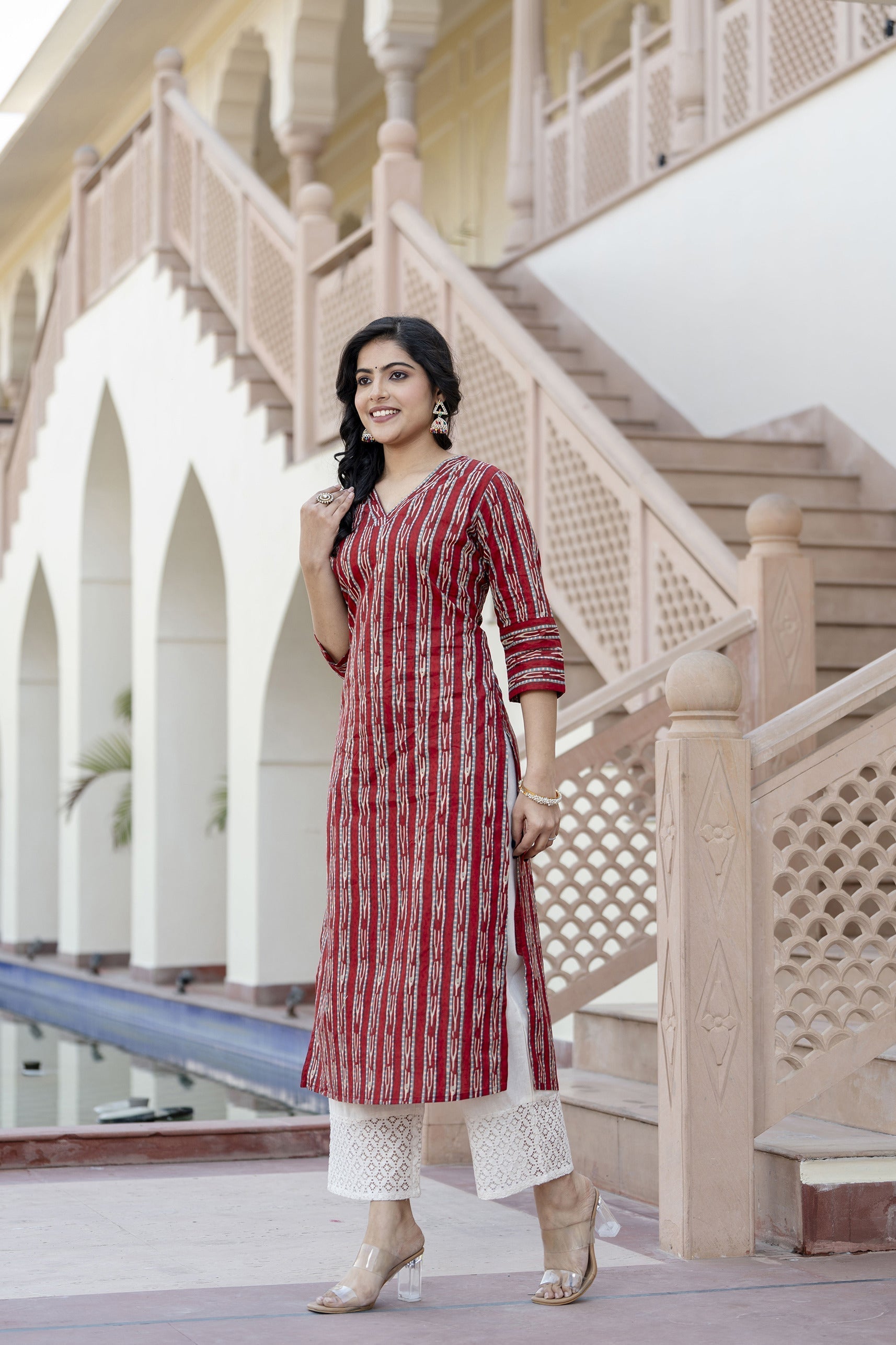 Women's Maroon Ikat Printed Straight V-Neck Kurta - Taantav