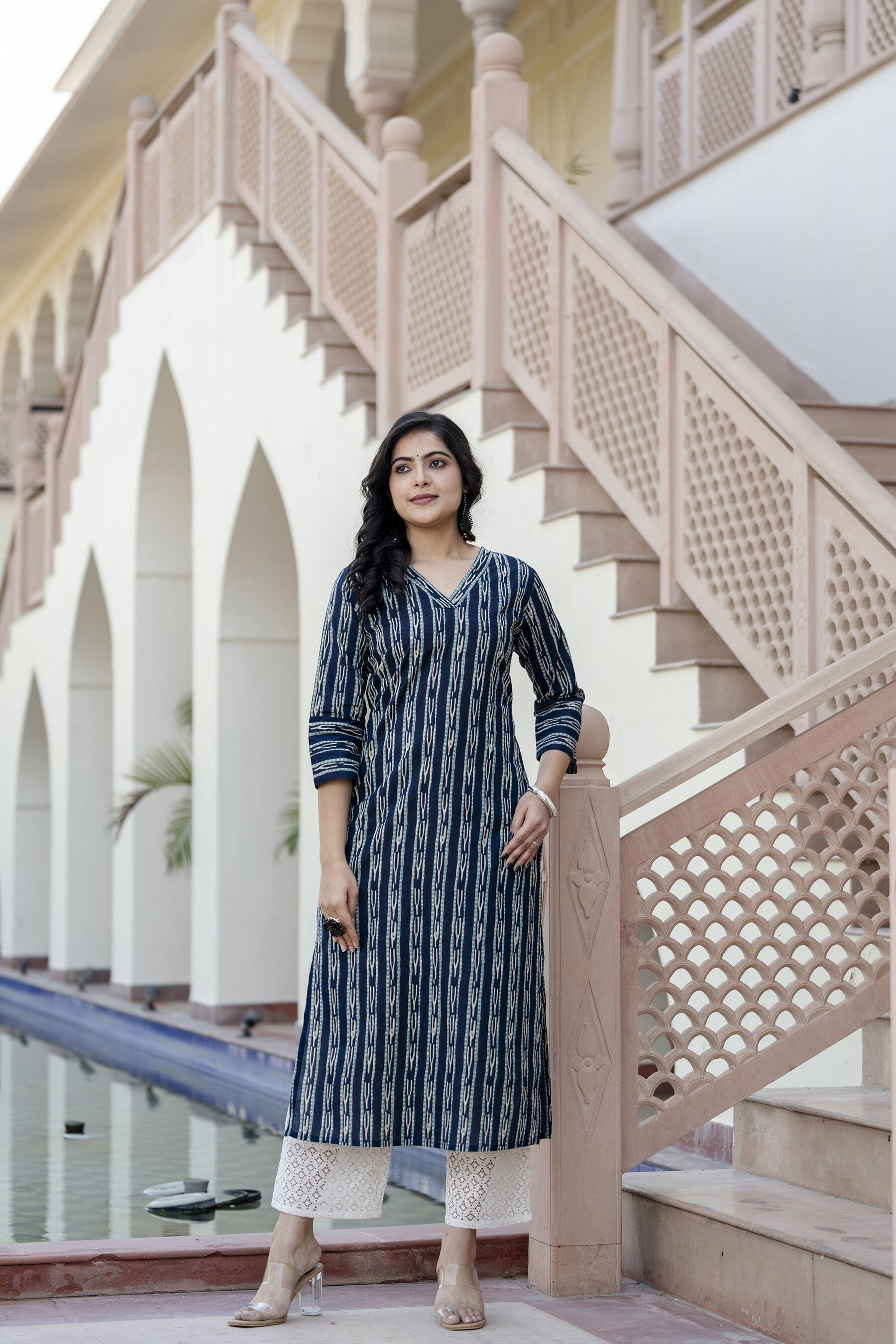 Women's Blue Printed Straight Kurta with Three Quarter Sleeves - Taantav