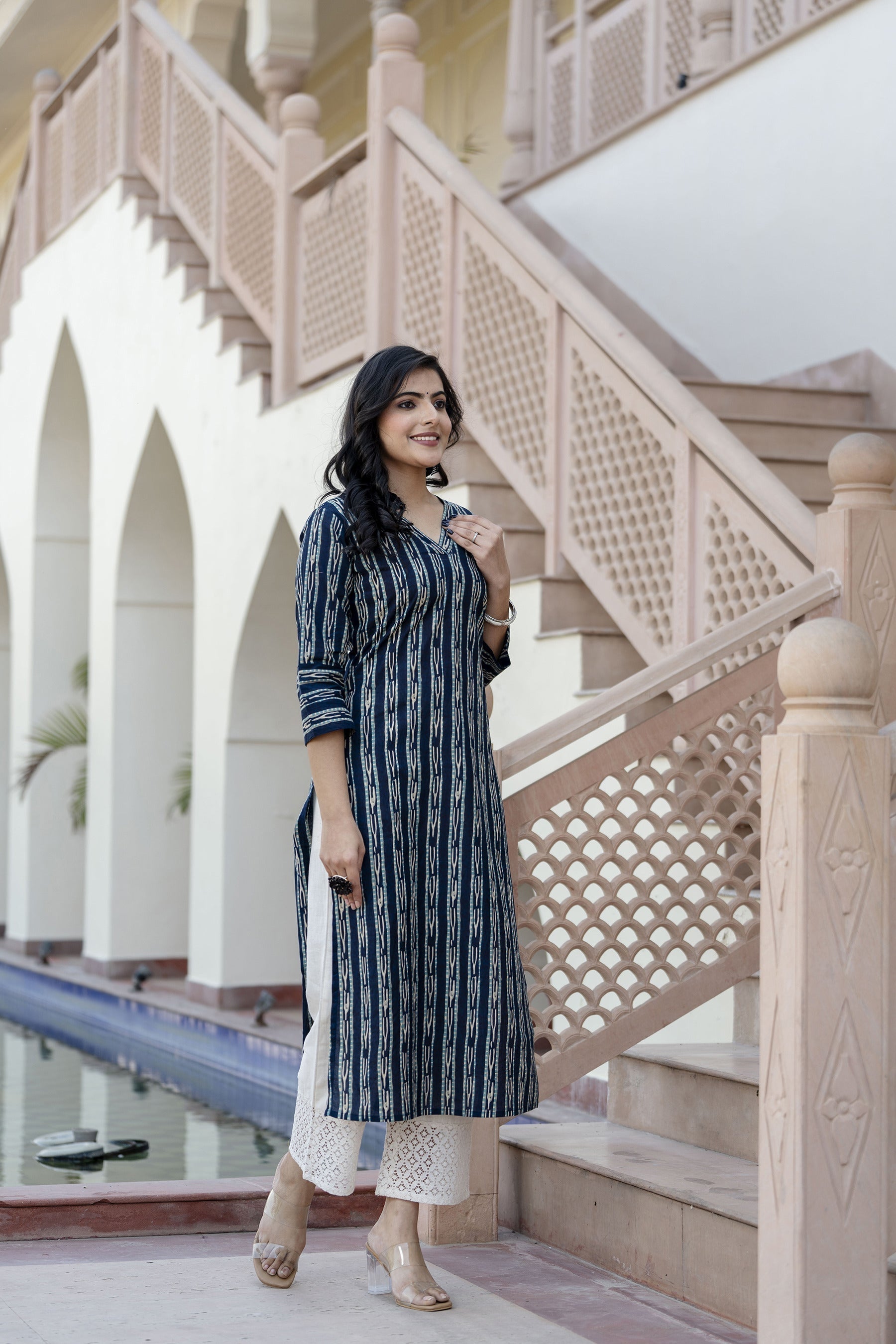 Women's Blue Printed Straight Kurta with Three Quarter Sleeves - Taantav