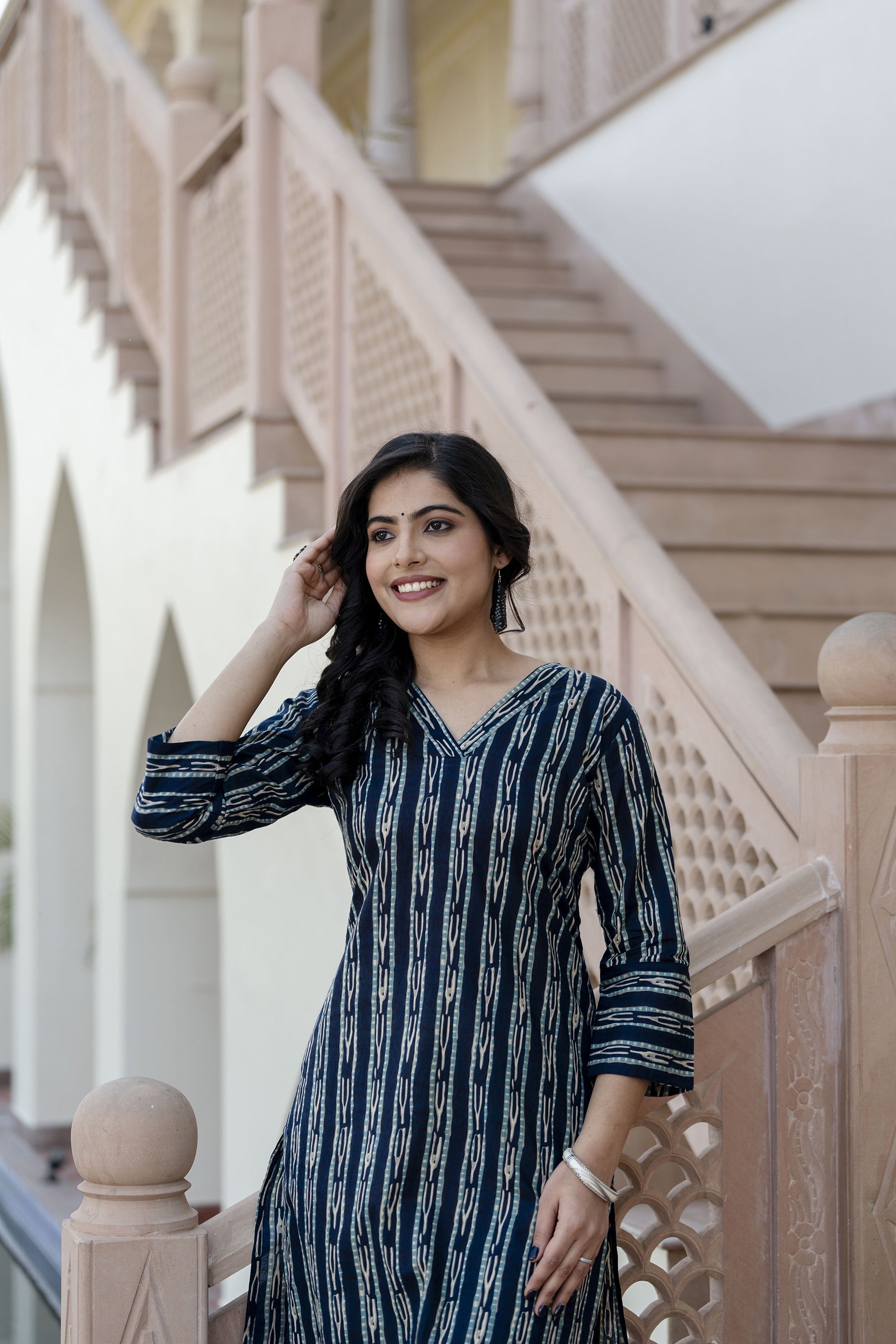 Women's Blue Printed Straight Kurta with Three Quarter Sleeves - Taantav