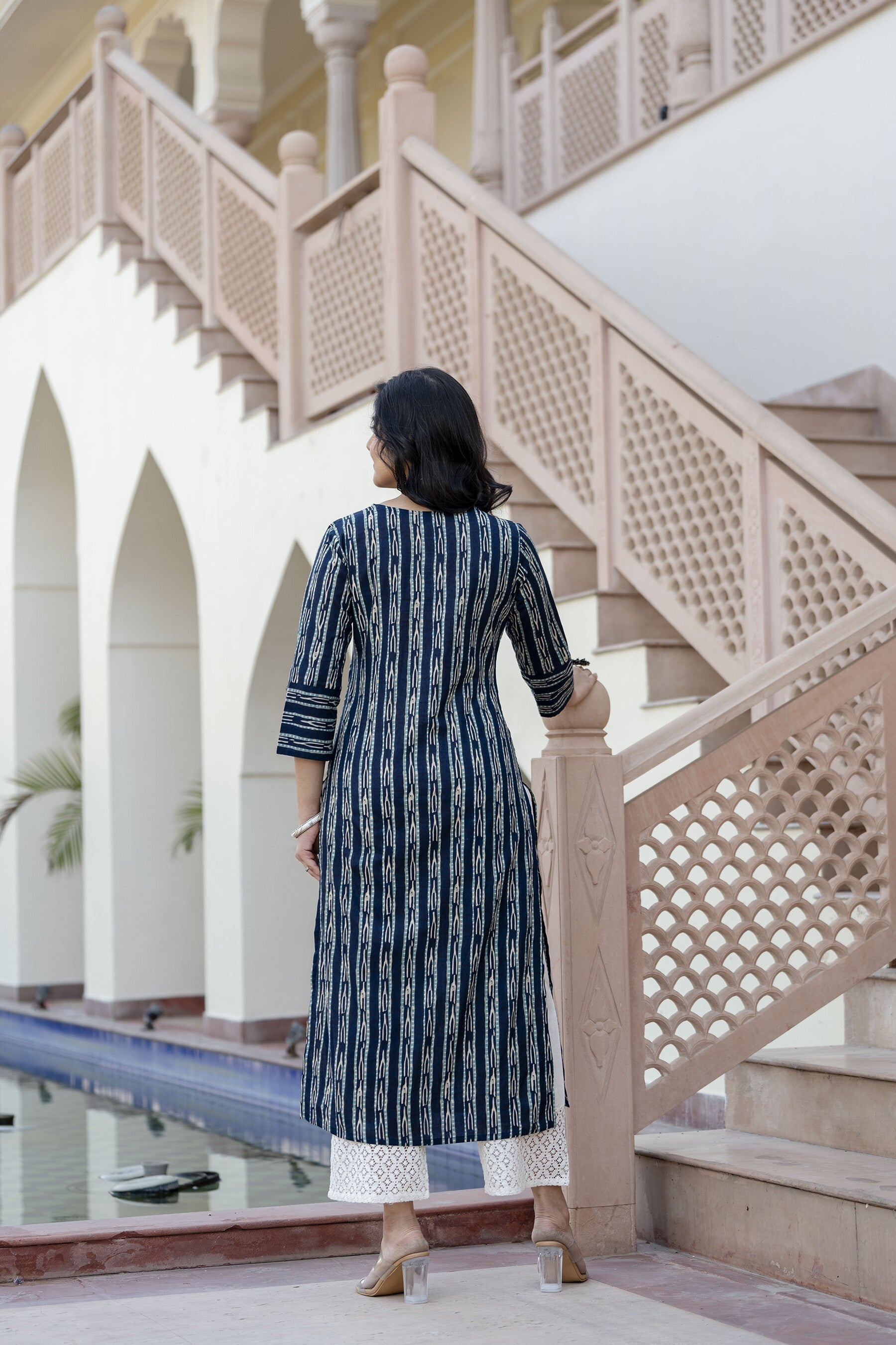 Women's Blue Printed Straight Kurta with Three Quarter Sleeves - Taantav