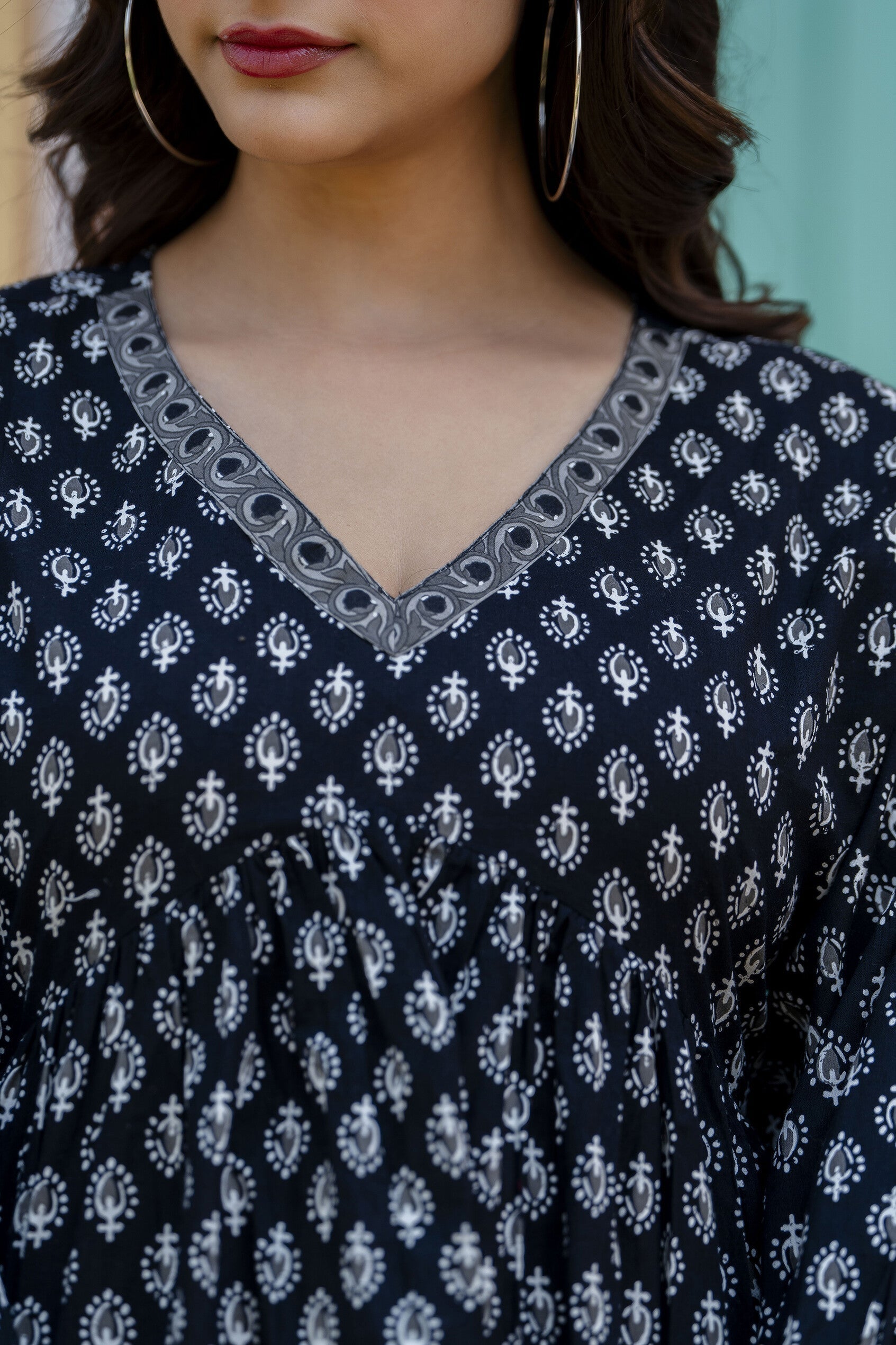 Women's Black Printed V-Neck Peplum Tunic