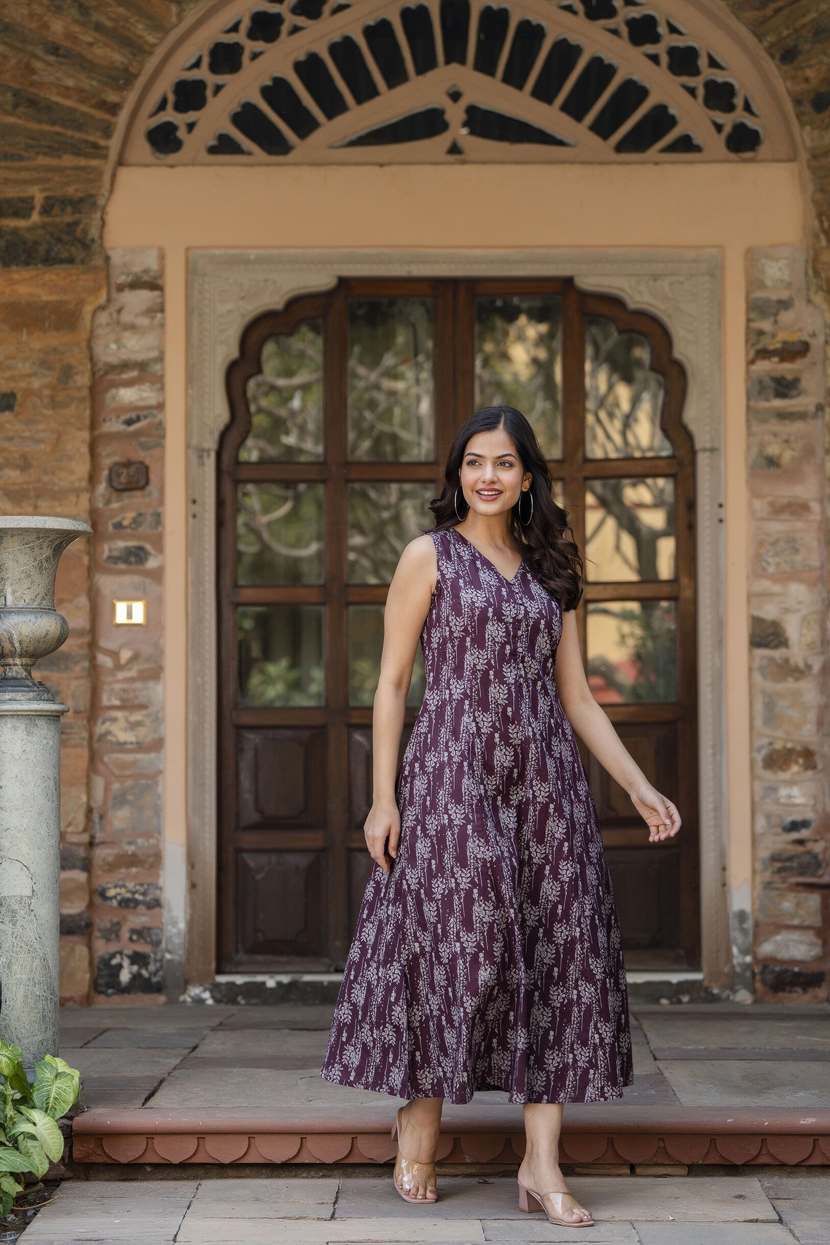 Women's Burgundy Abstract Printed Sleeveless Midi Dress - Taantav