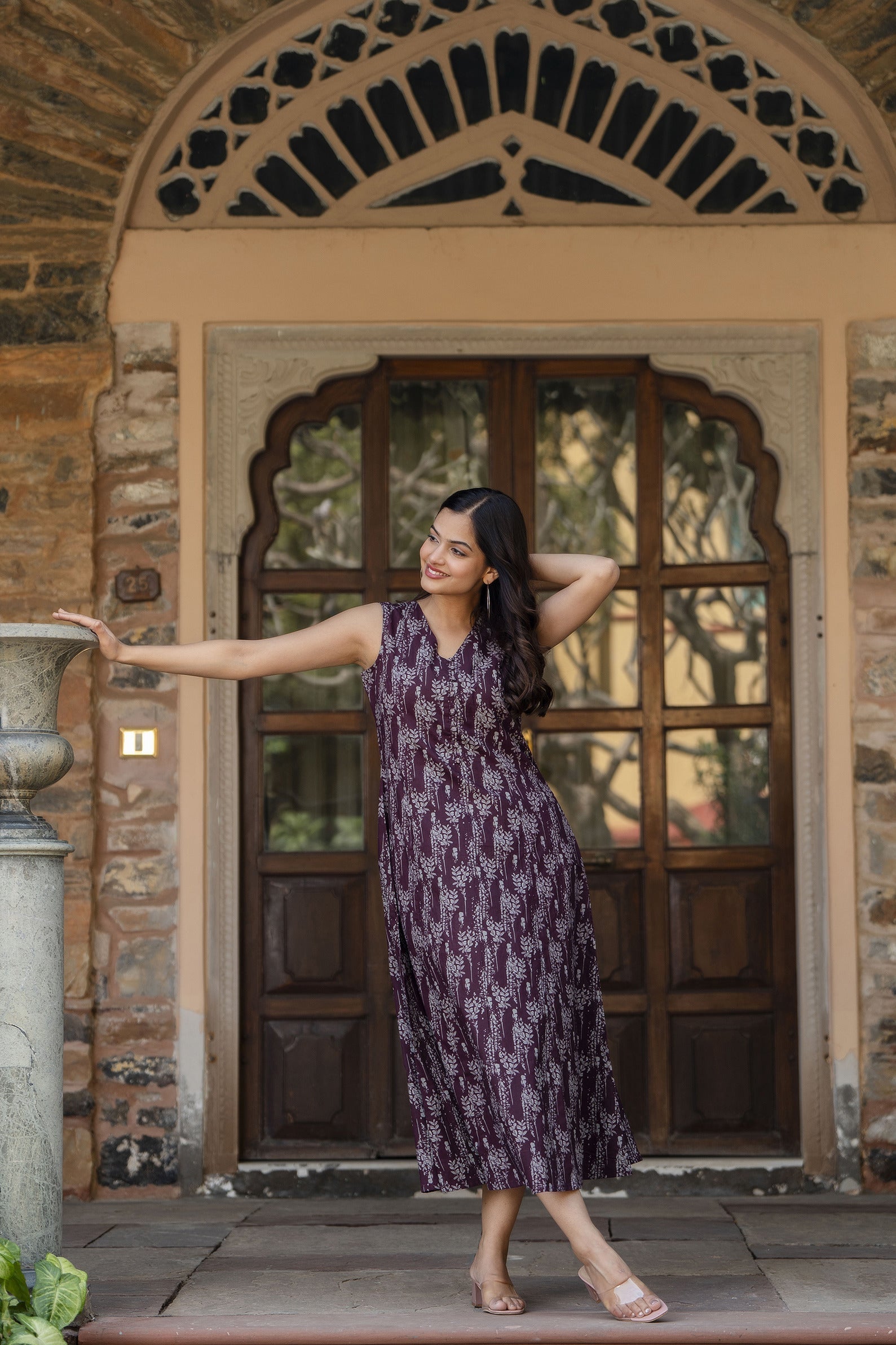 Women's Burgundy Abstract Printed Sleeveless Midi Dress - Taantav