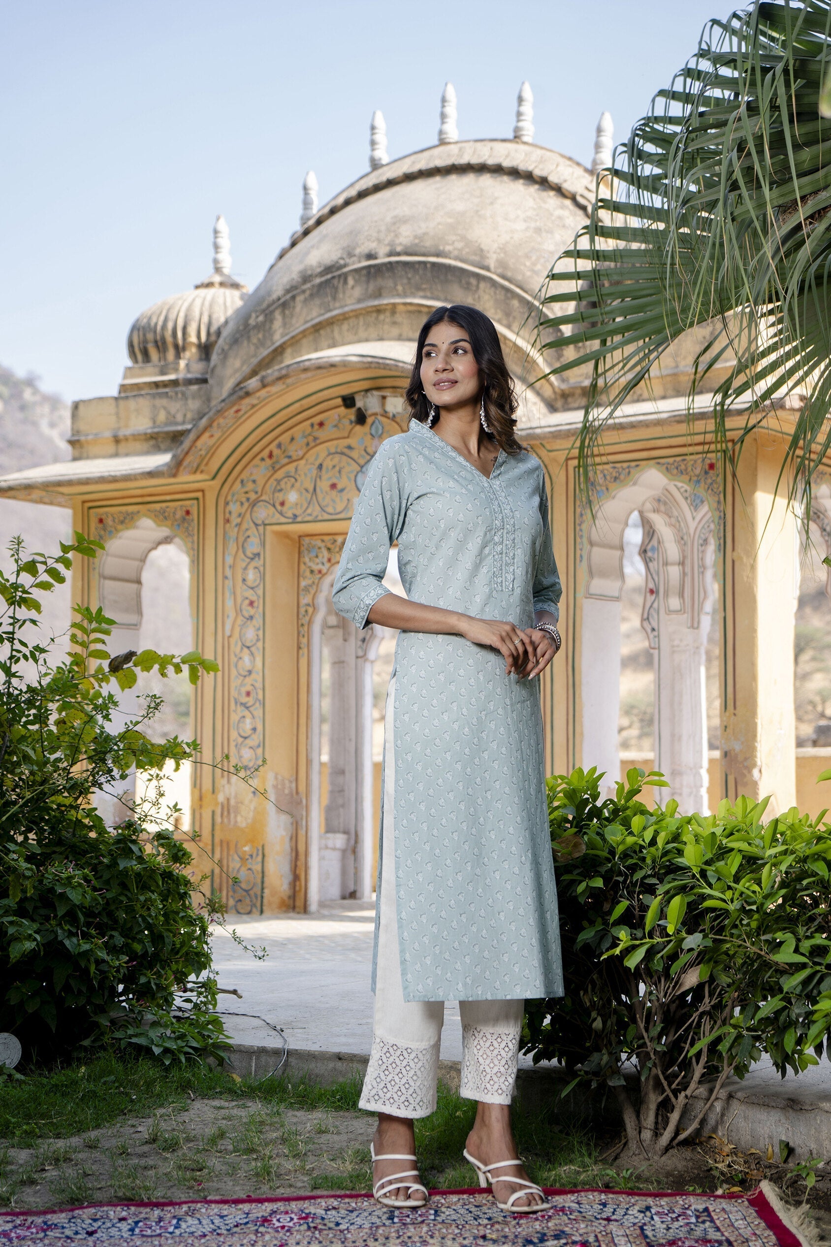 Women's Green Ethnic Printed Straight Kurta with Three Quarter Sleeves - Taantav