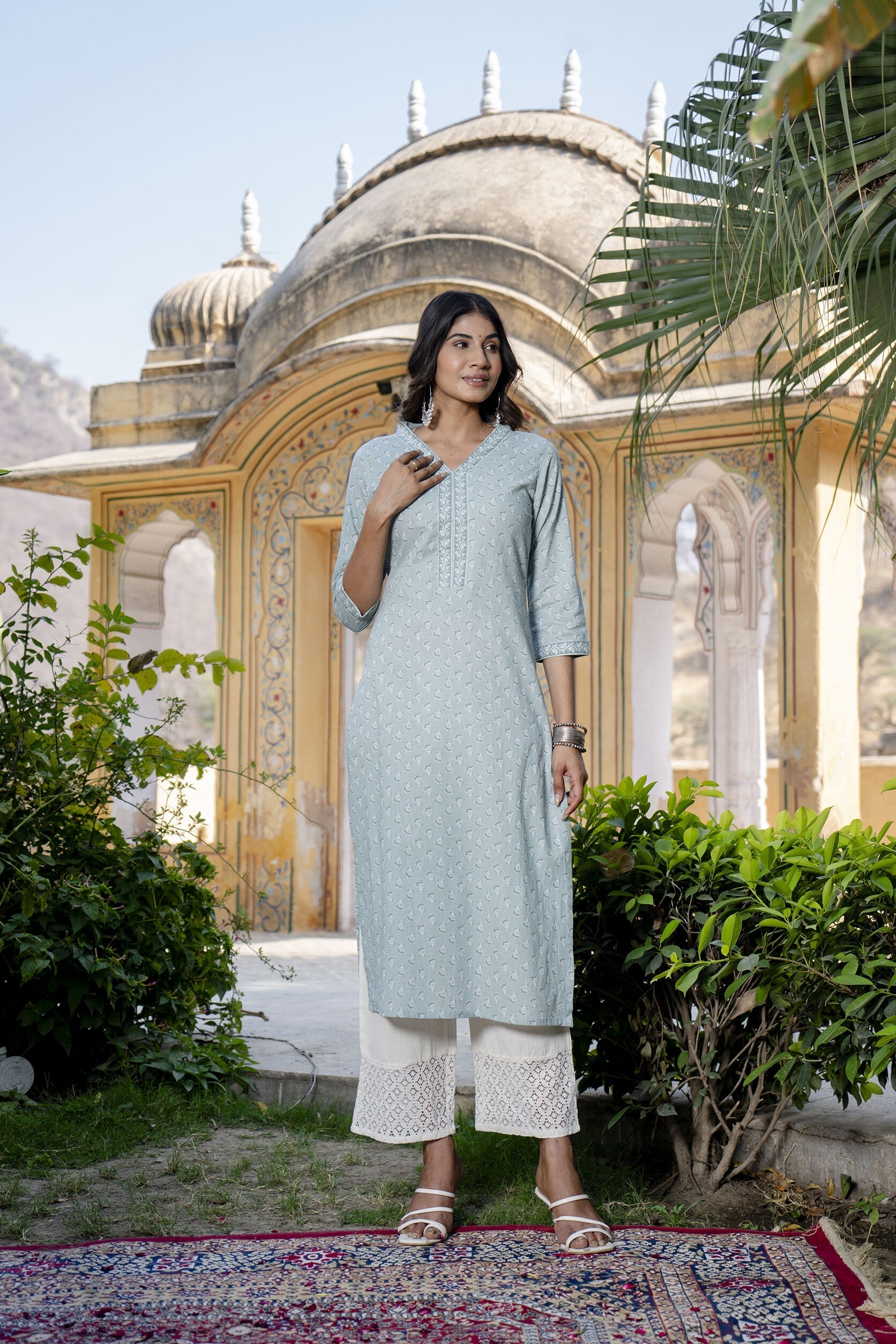 Women's Green Ethnic Printed Straight Kurta with Three Quarter Sleeves - Taantav