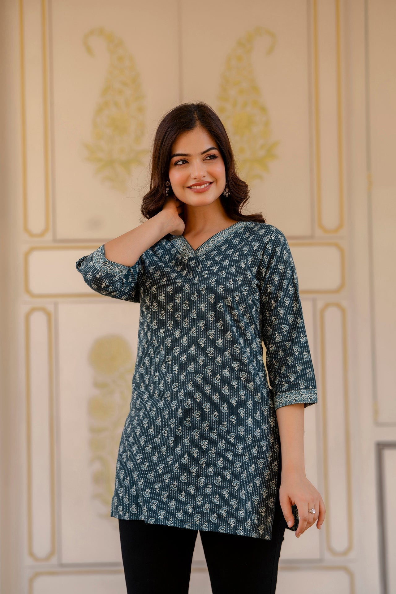 Women's Green Straight V- Neck Tunic