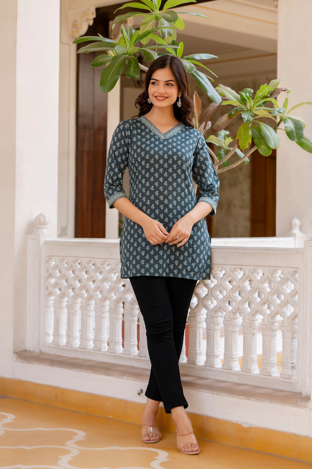 Women's Green Straight V- Neck Tunic - Taantav