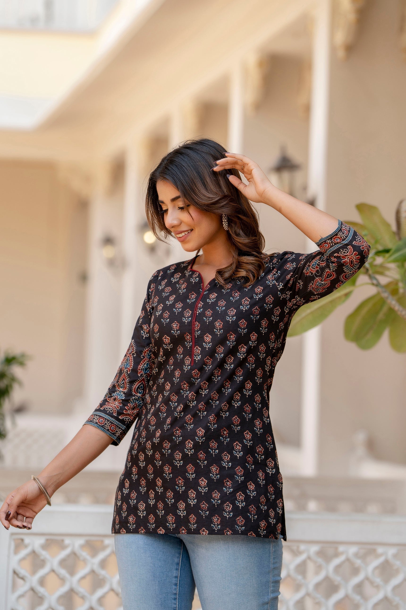 Women's Black Tunic With Three Quarter Sleeves - Taantav