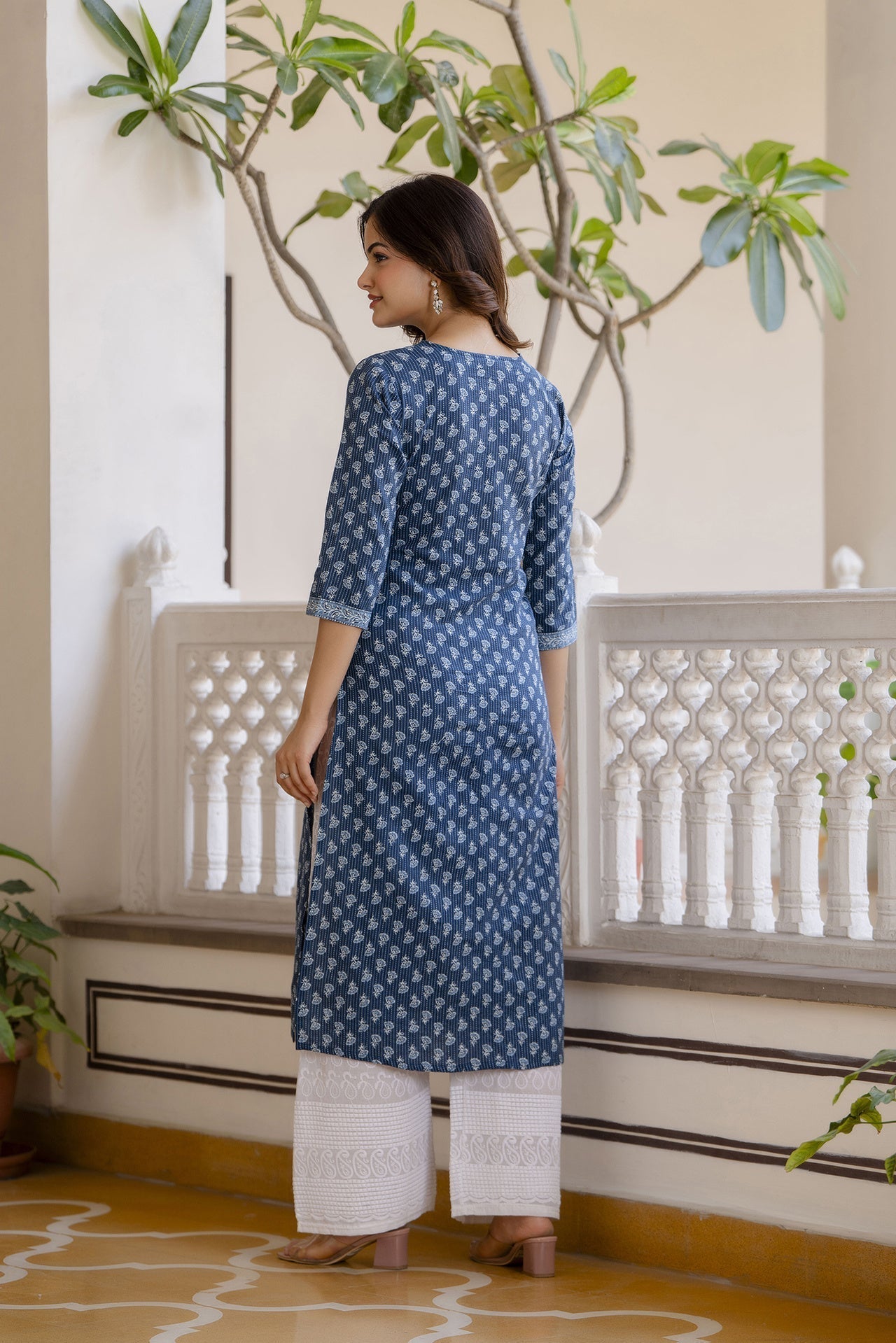 Women's Blue Printed Straight Kurta with Three Quarter Sleeves - Taantav