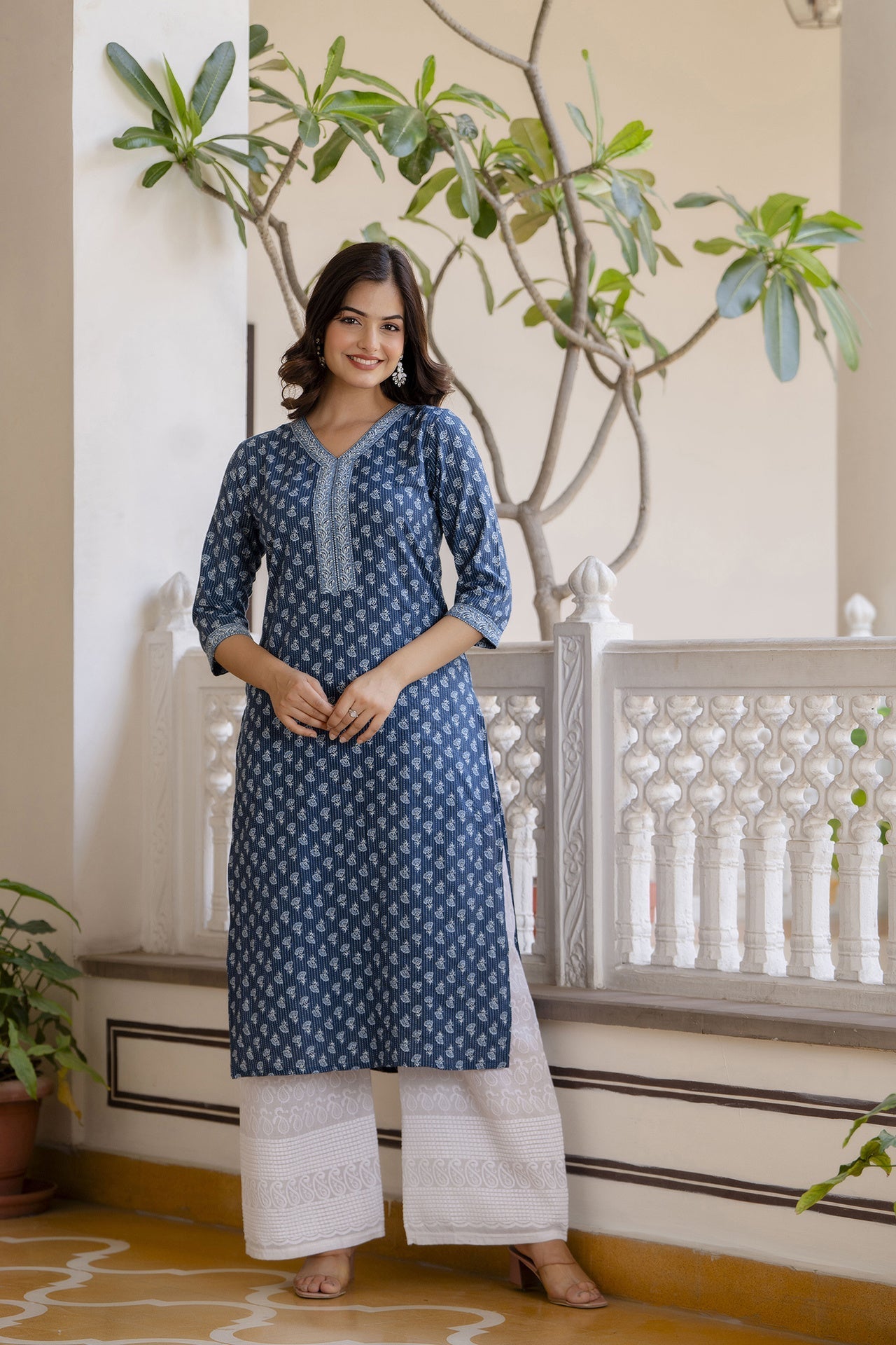 Women's Blue Printed Straight Kurta with Three Quarter Sleeves - Taantav