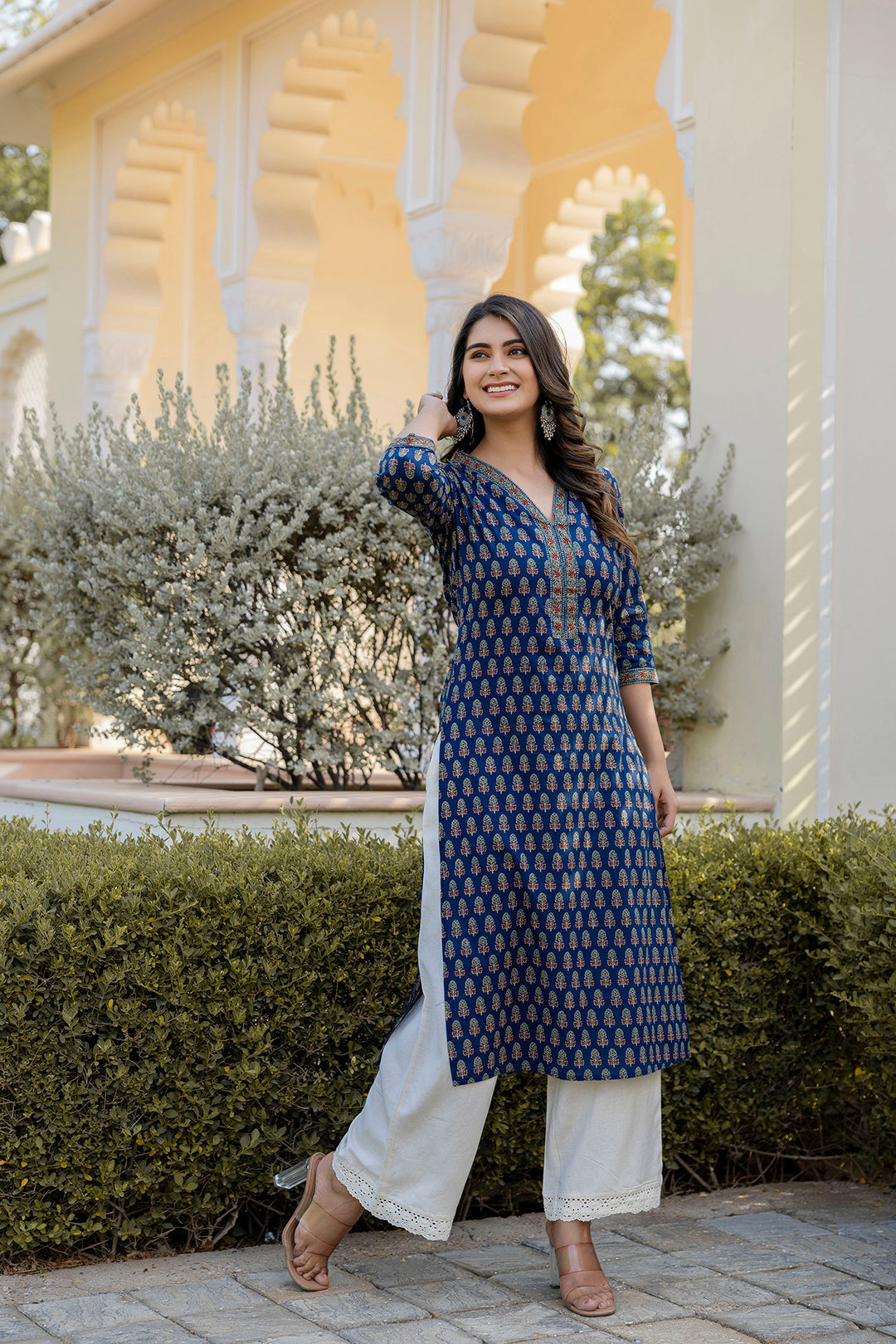 Women's Blue Printed Straight Kurta with Three Quarter Sleeves - Taantav