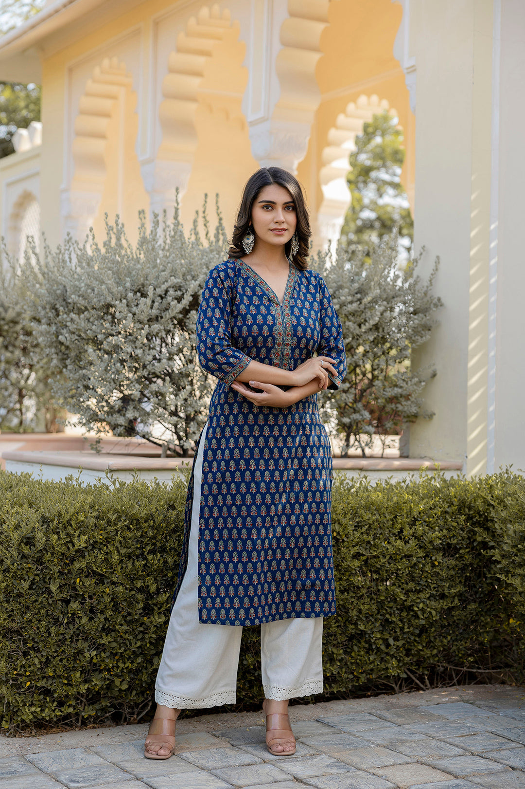 Women's Blue Printed Straight Kurta with Three Quarter Sleeves - Taantav