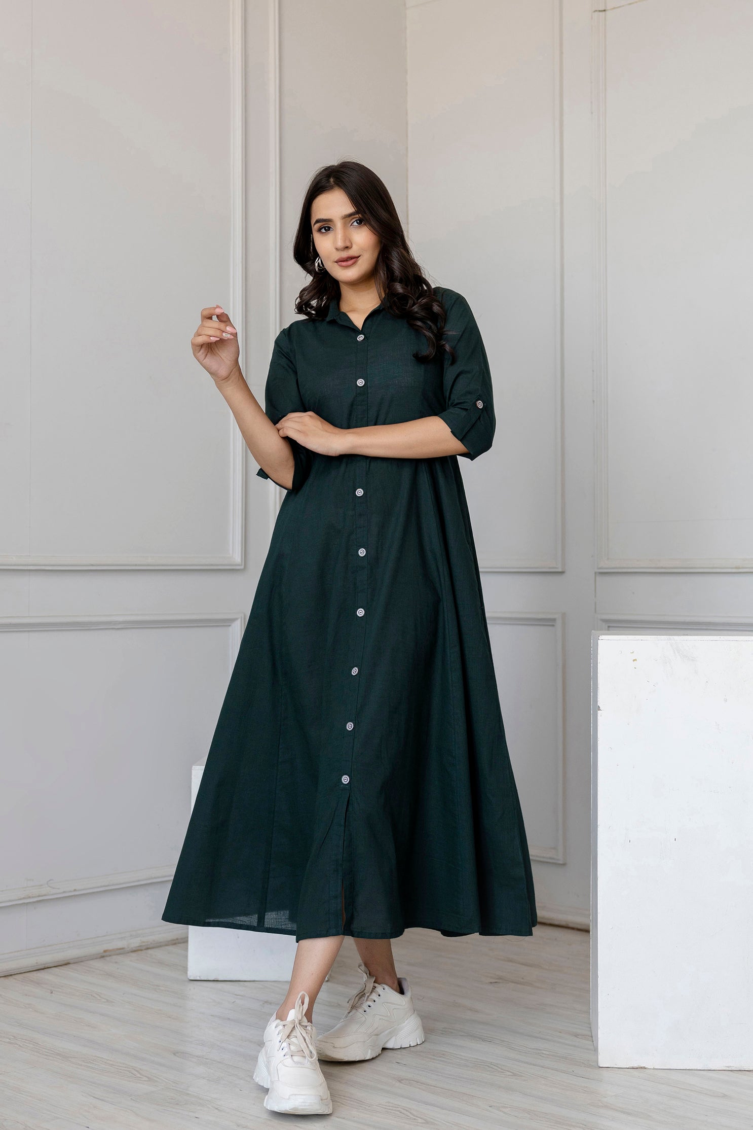 Women's Green Solid Flared Dress With Three quarter Sleeves - Taantav