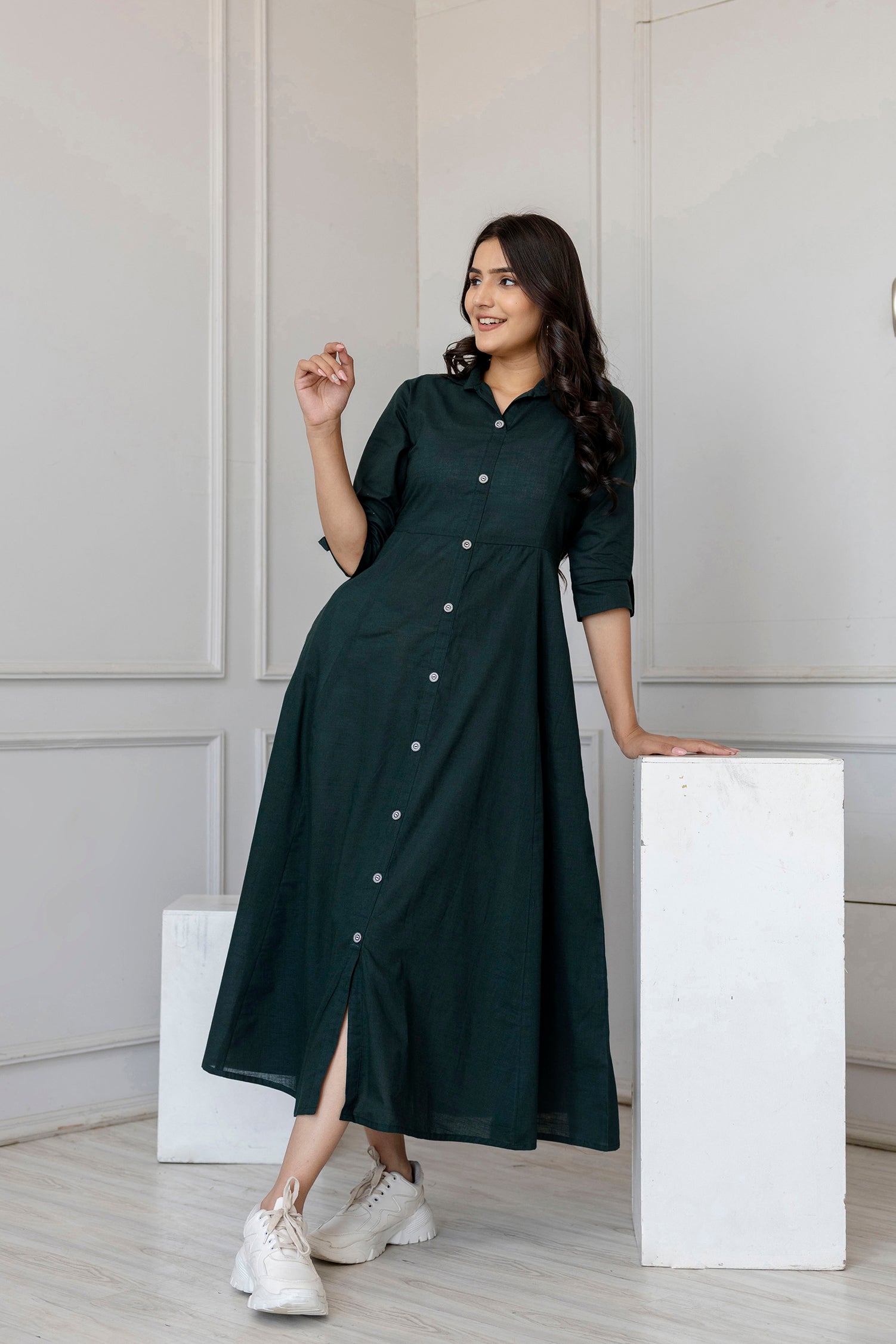 Women's Green Solid Flared Dress With Three quarter Sleeves - Taantav