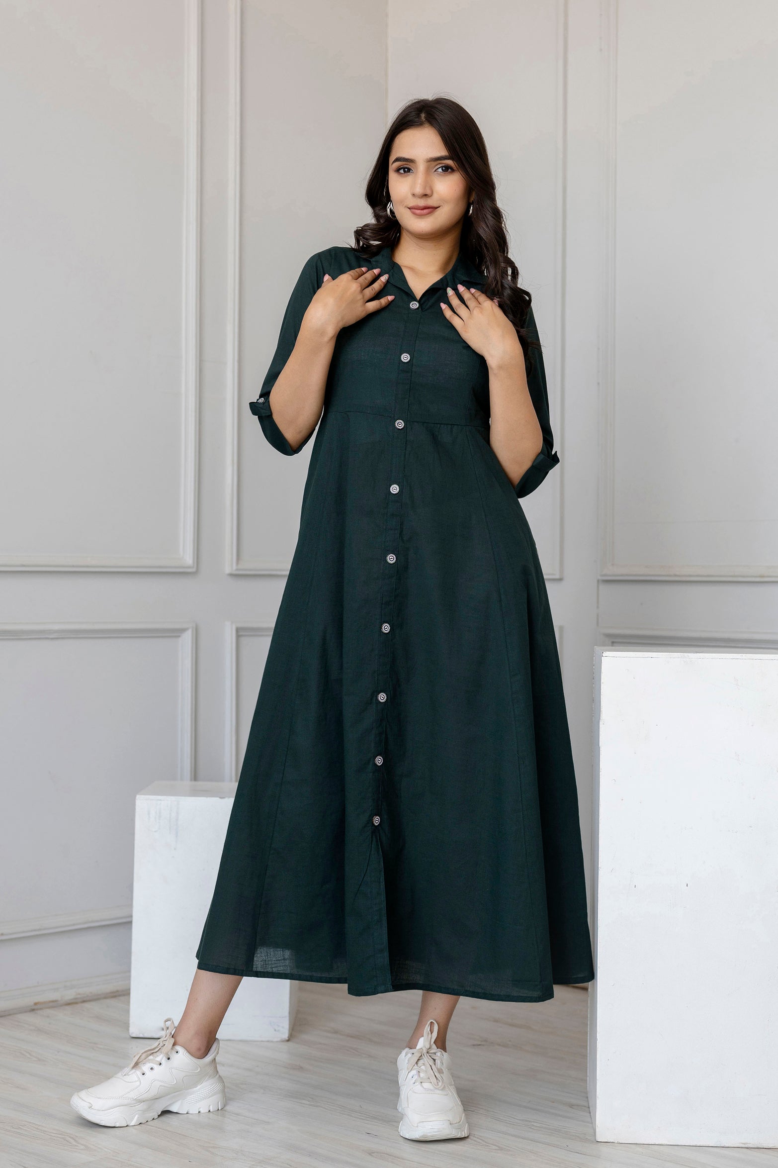 Women's Green Solid Flared Dress With Three quarter Sleeves - Taantav