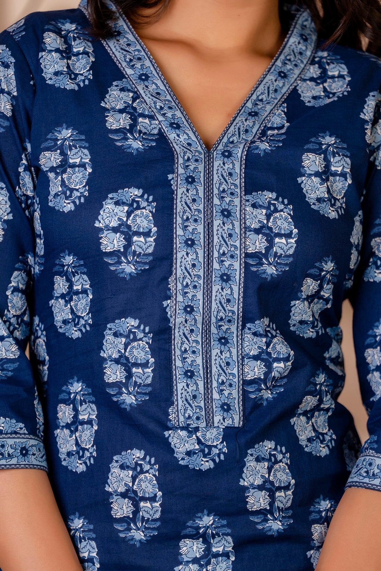 Women's Blue Printed Straight Kurta with Three Quarter Sleeves - Taantav