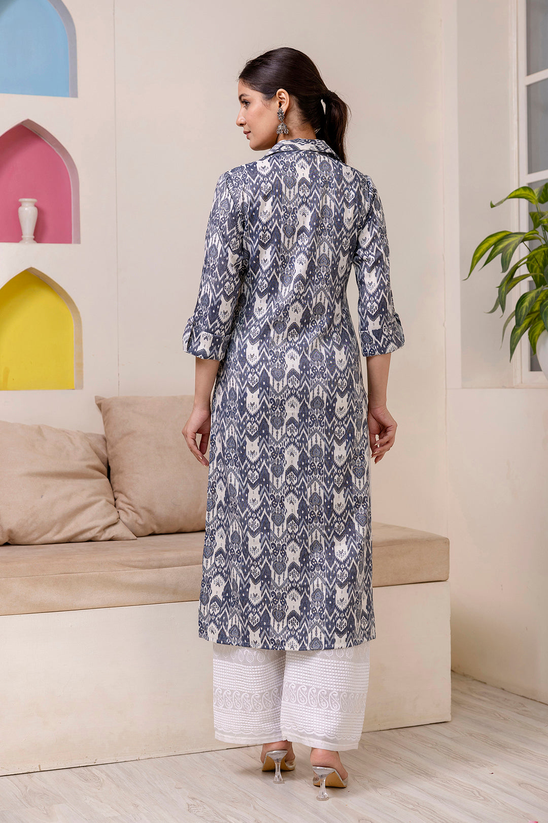 Women's Grey Printed Straight Shirt Collar Kurta - Taantav