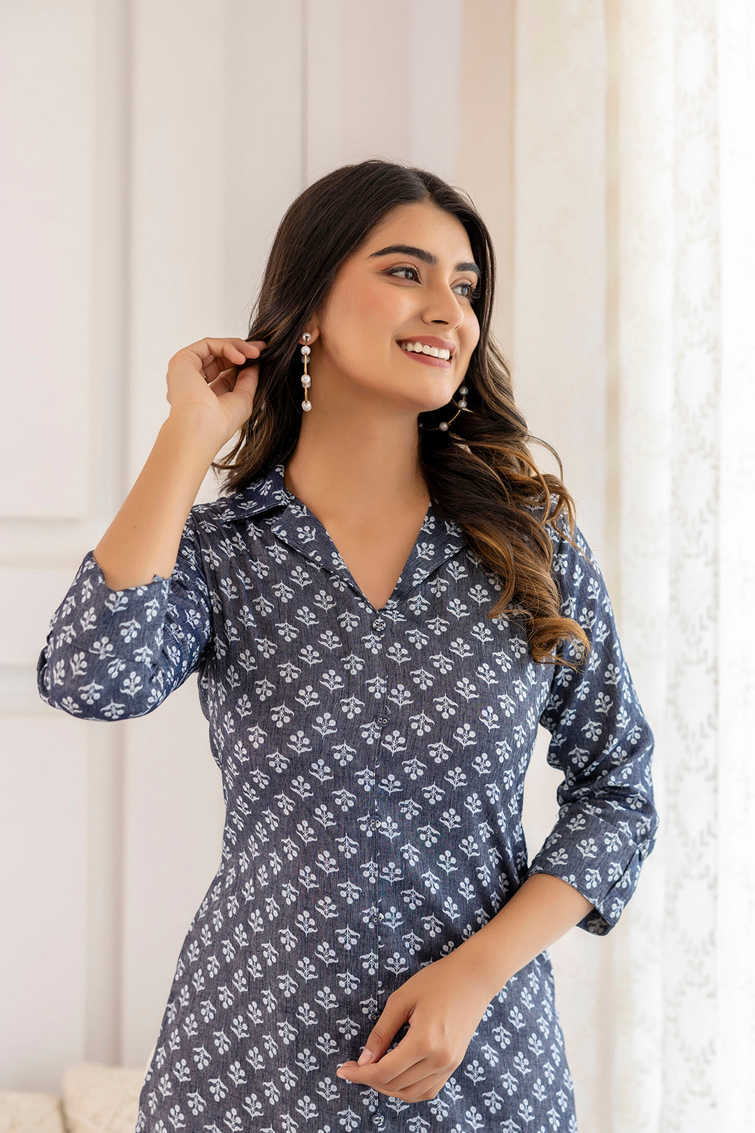 Women's Blue Grey Printed Straight Shirt Collar Kurta - Taantav