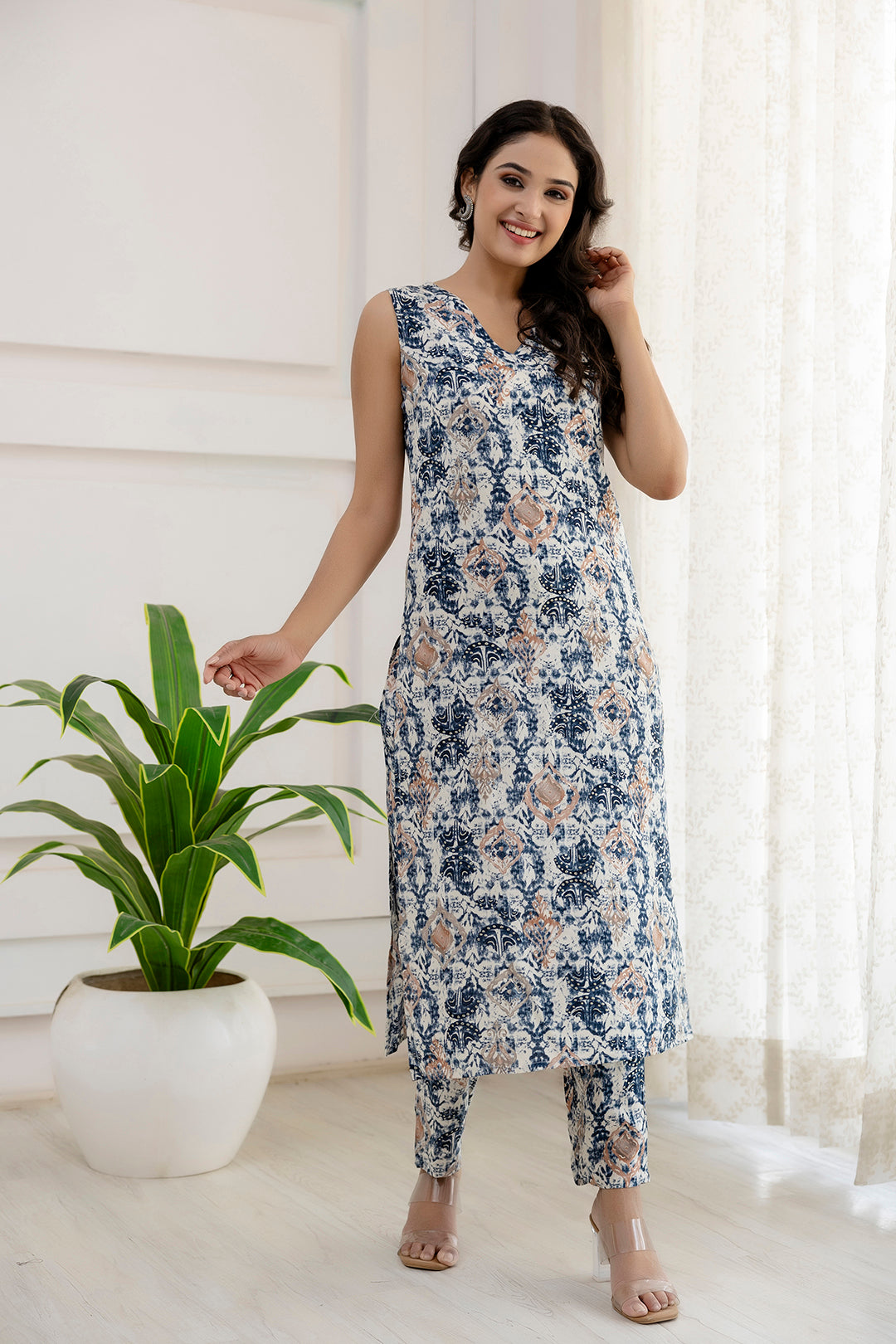 Women's Blue and Off White Printed Straight Kurta With Trouser - Taantav