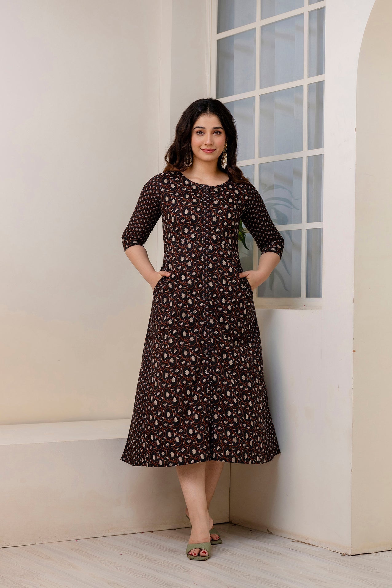 Women's Black Ethnic Printed Flared Dress - Taantav