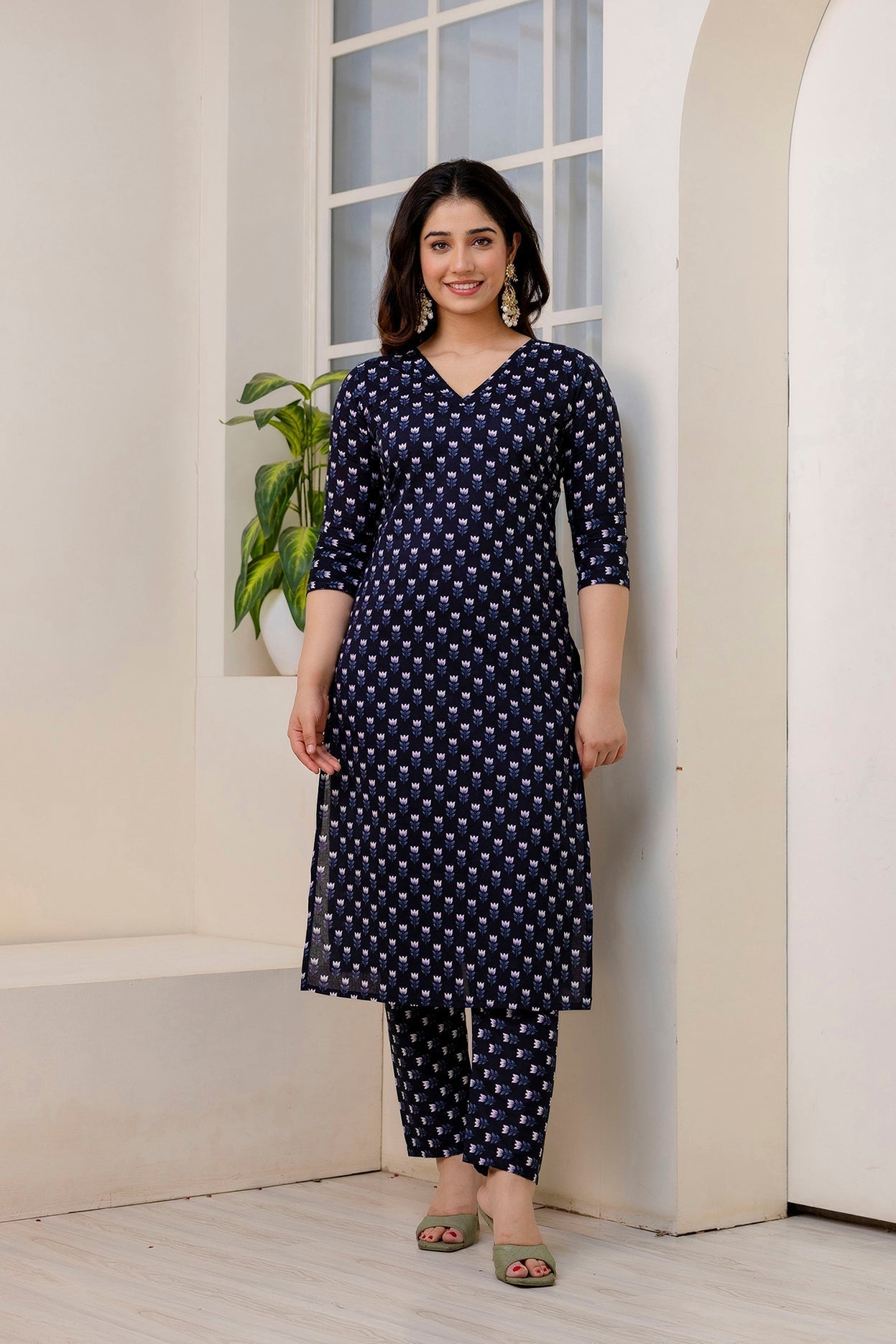 Women's Black Ethnic Printed Kurta And Trouser With Dupatta - Taantav