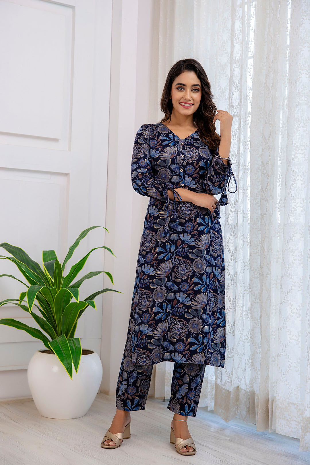 Women's Navy Blue Ethnic Printed Straight Kurta With Trouser - Taantav