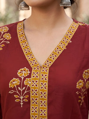 Color_Maroon