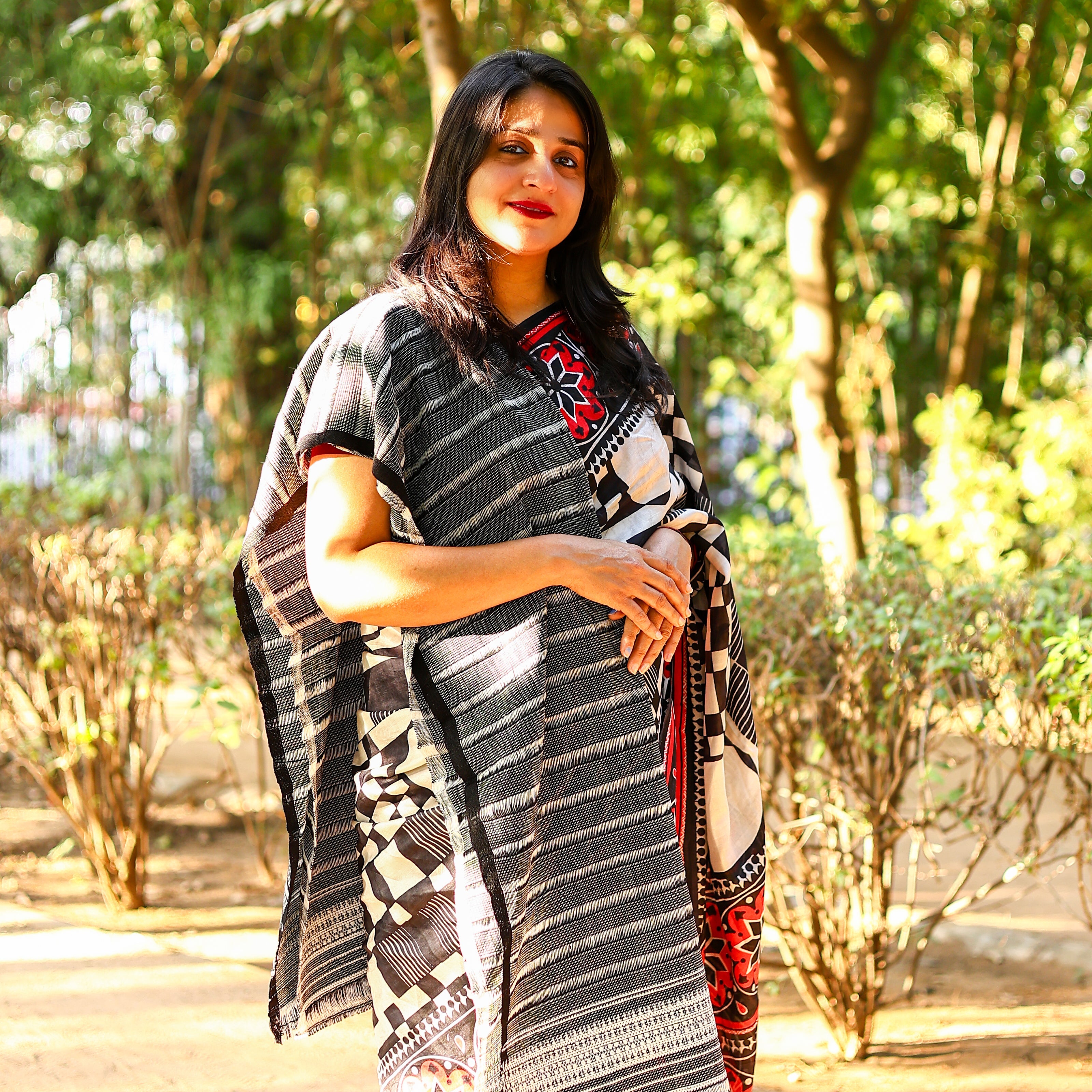 Handwoven Black and Grey Kutchi Bhujodi Stole—Stripe Pattern