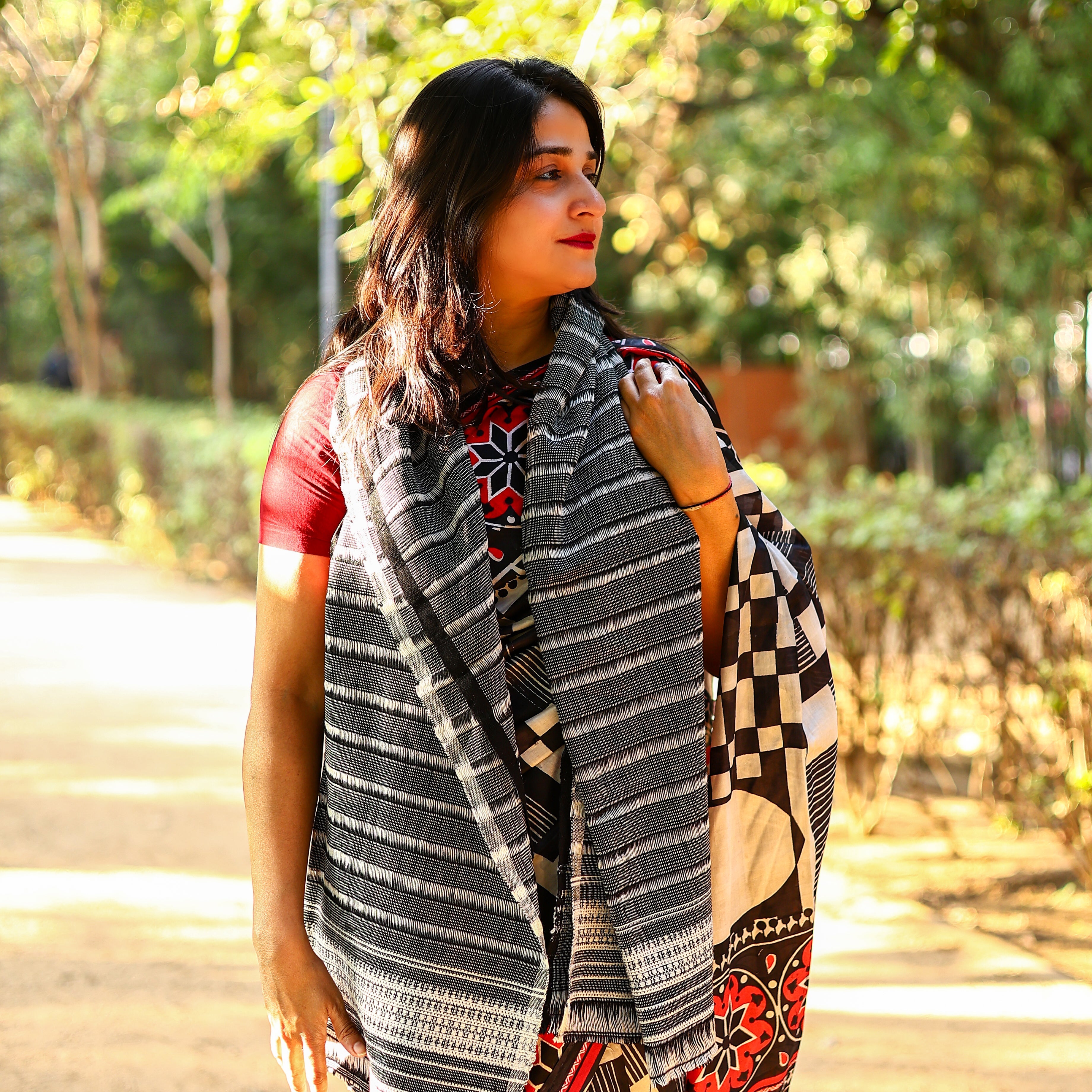Handwoven Black and Grey Kutchi Bhujodi Stole—Stripe Pattern