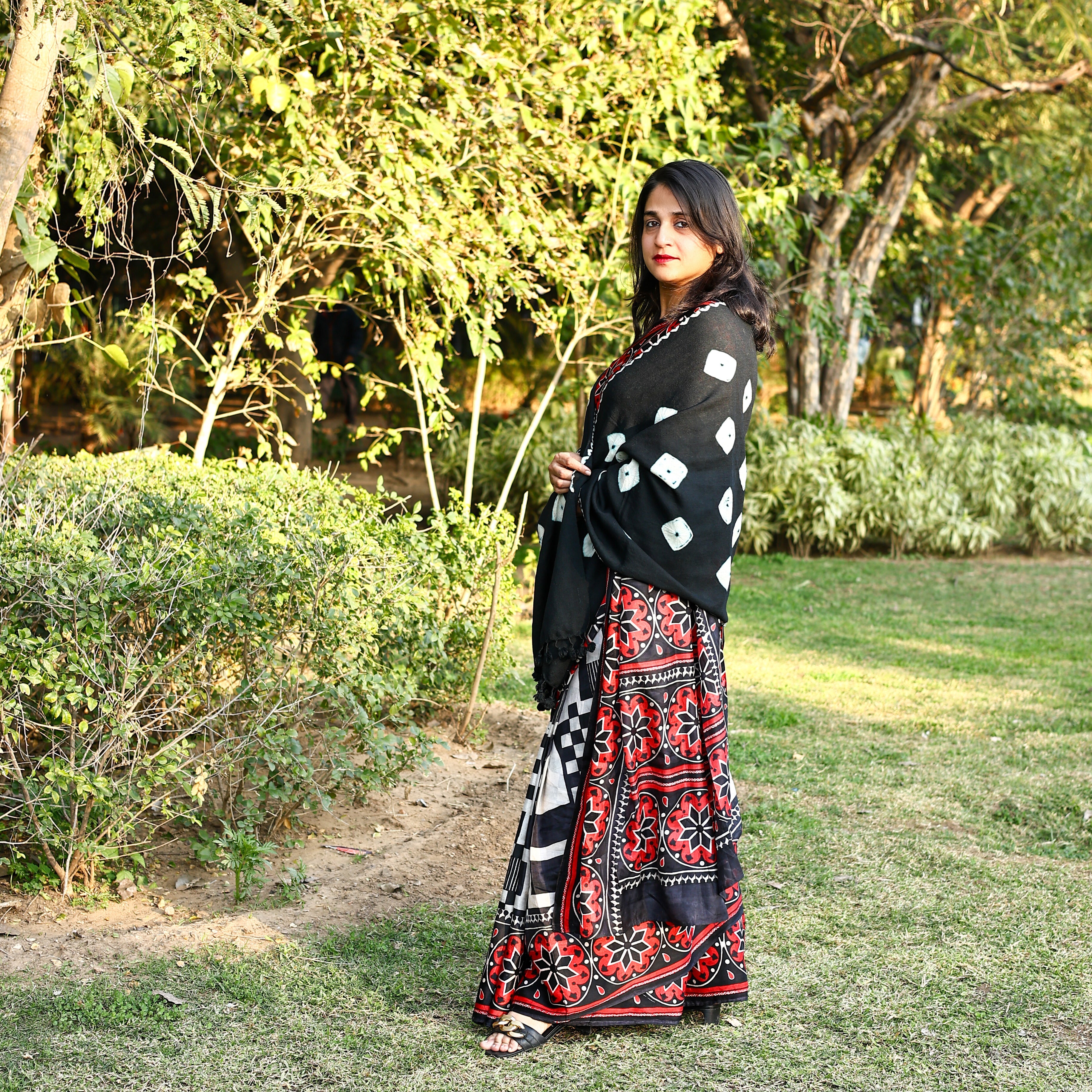 Handwoven Black and White Kutchi Bhujodi Stole