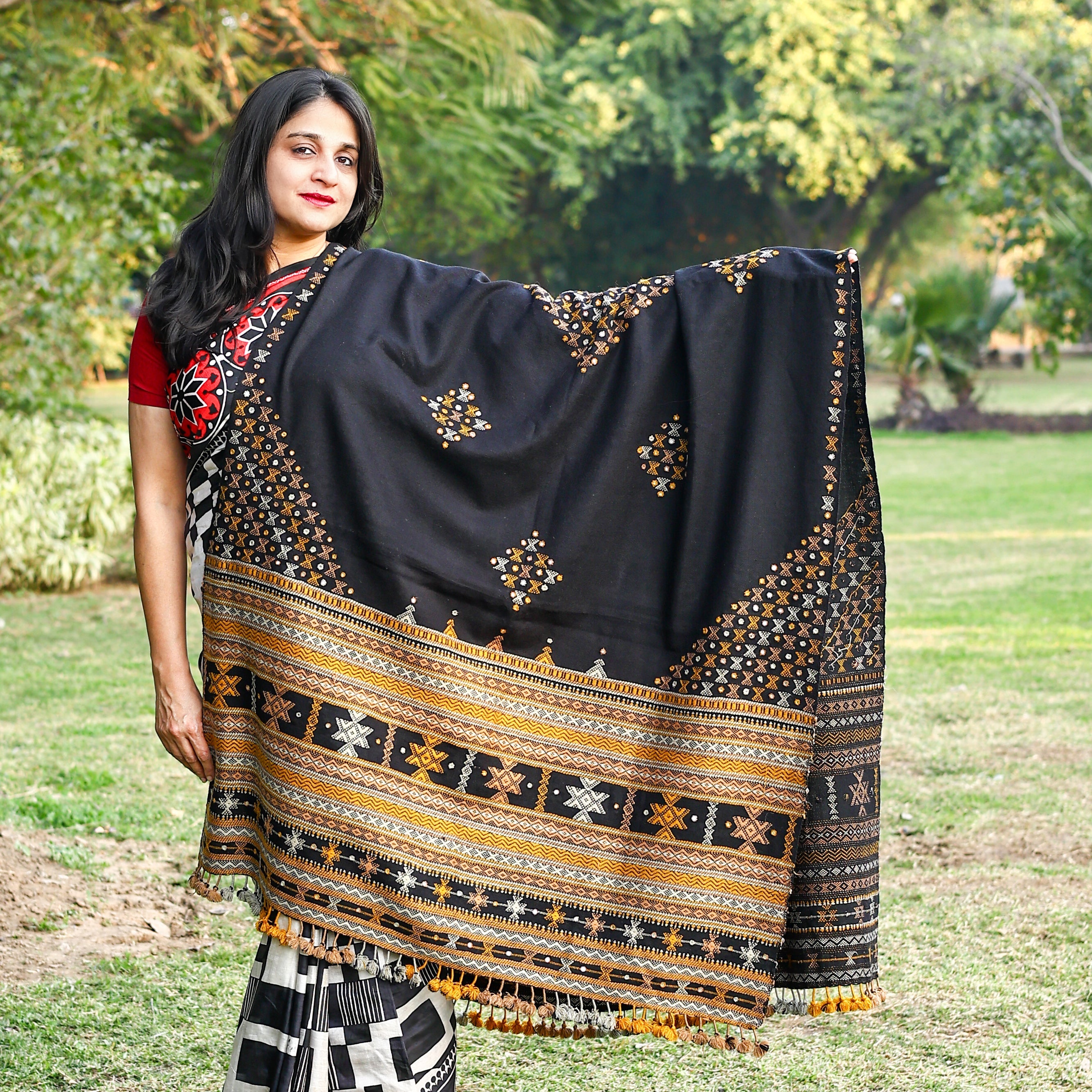 Handwoven Kutchi Bhujodi Black Shawl