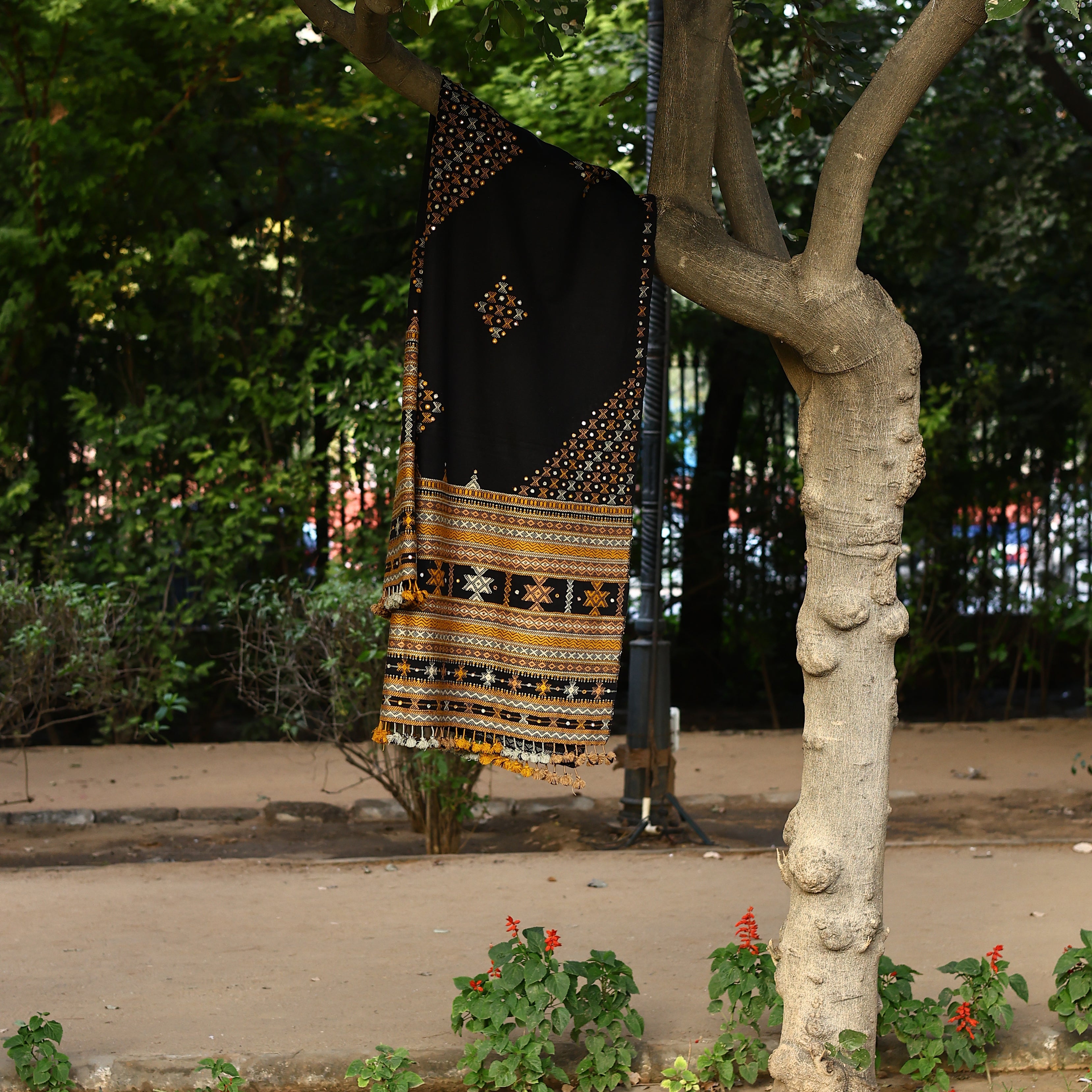 Handwoven Kutchi Bhujodi Black Shawl