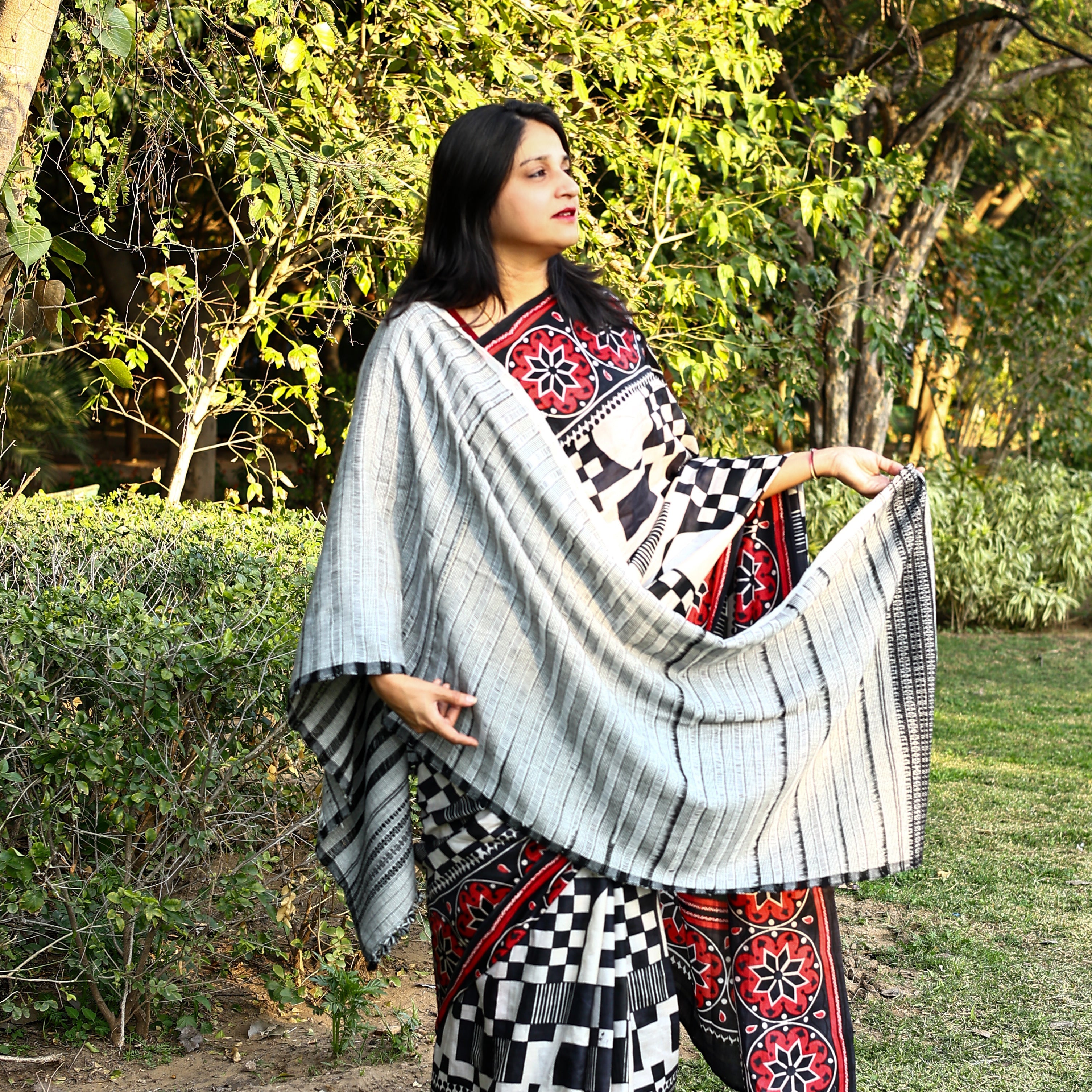 Handwoven Kutchi Bhujodi Stripe Pattern Stole—Black and Grey