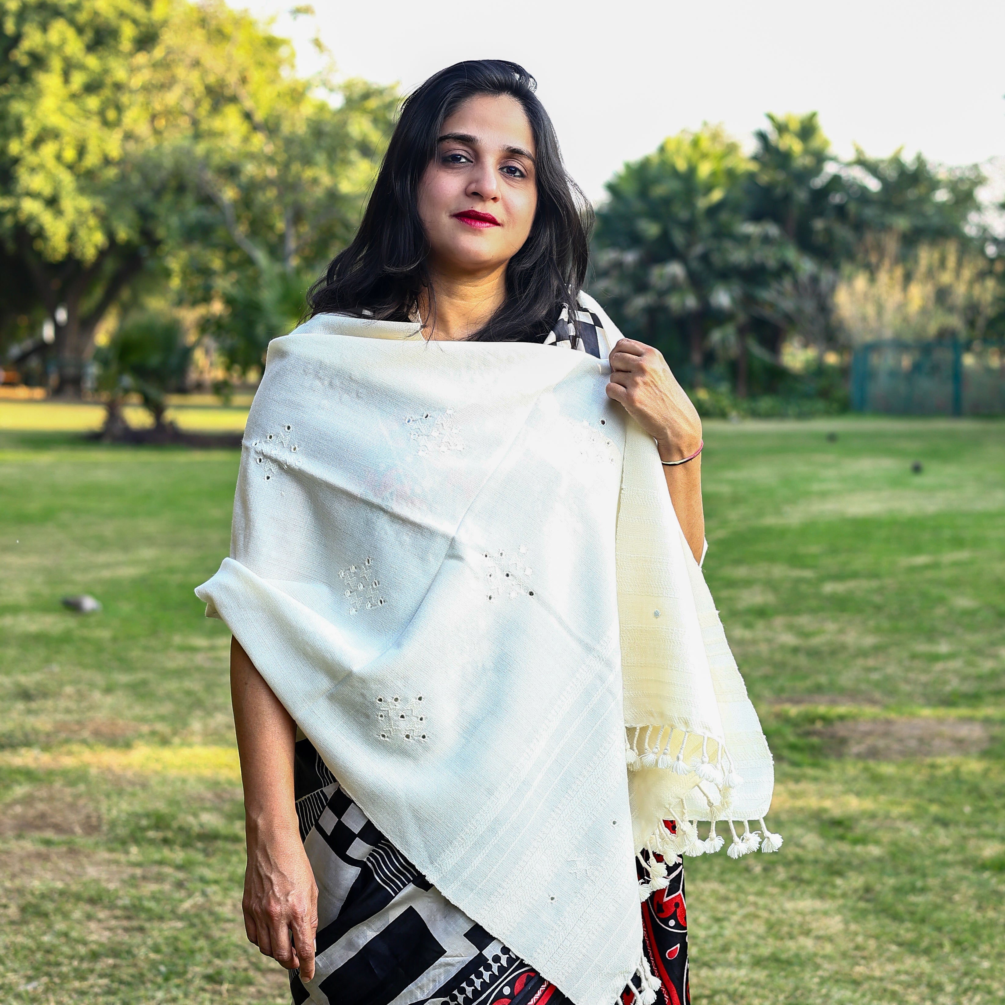Handwoven Kutchi Bhujodi White Stole with Mirrorwork and Geometric Pattern
