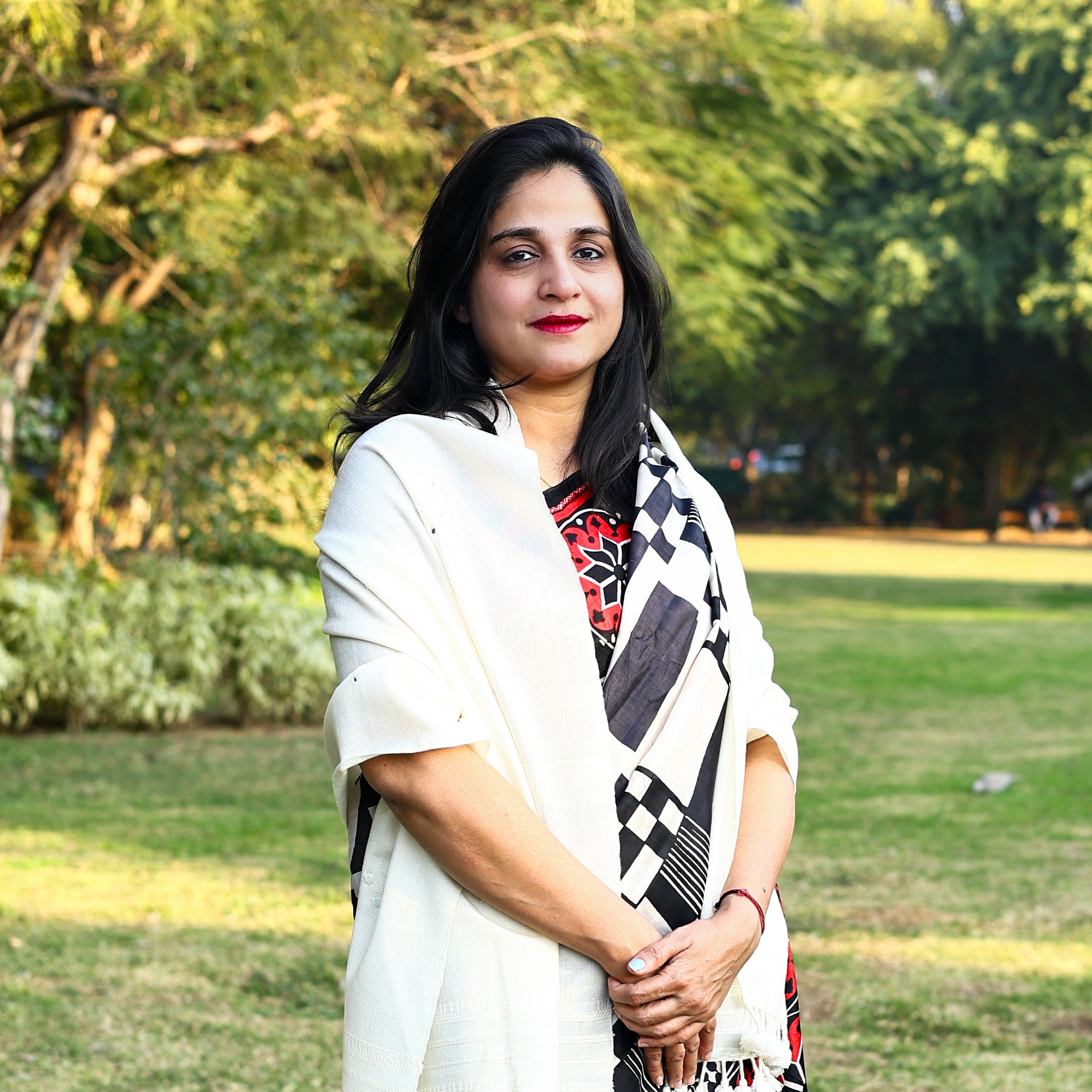 Handwoven Kutchi Bhujodi White Stole with Mirrorwork and Geometric Pattern