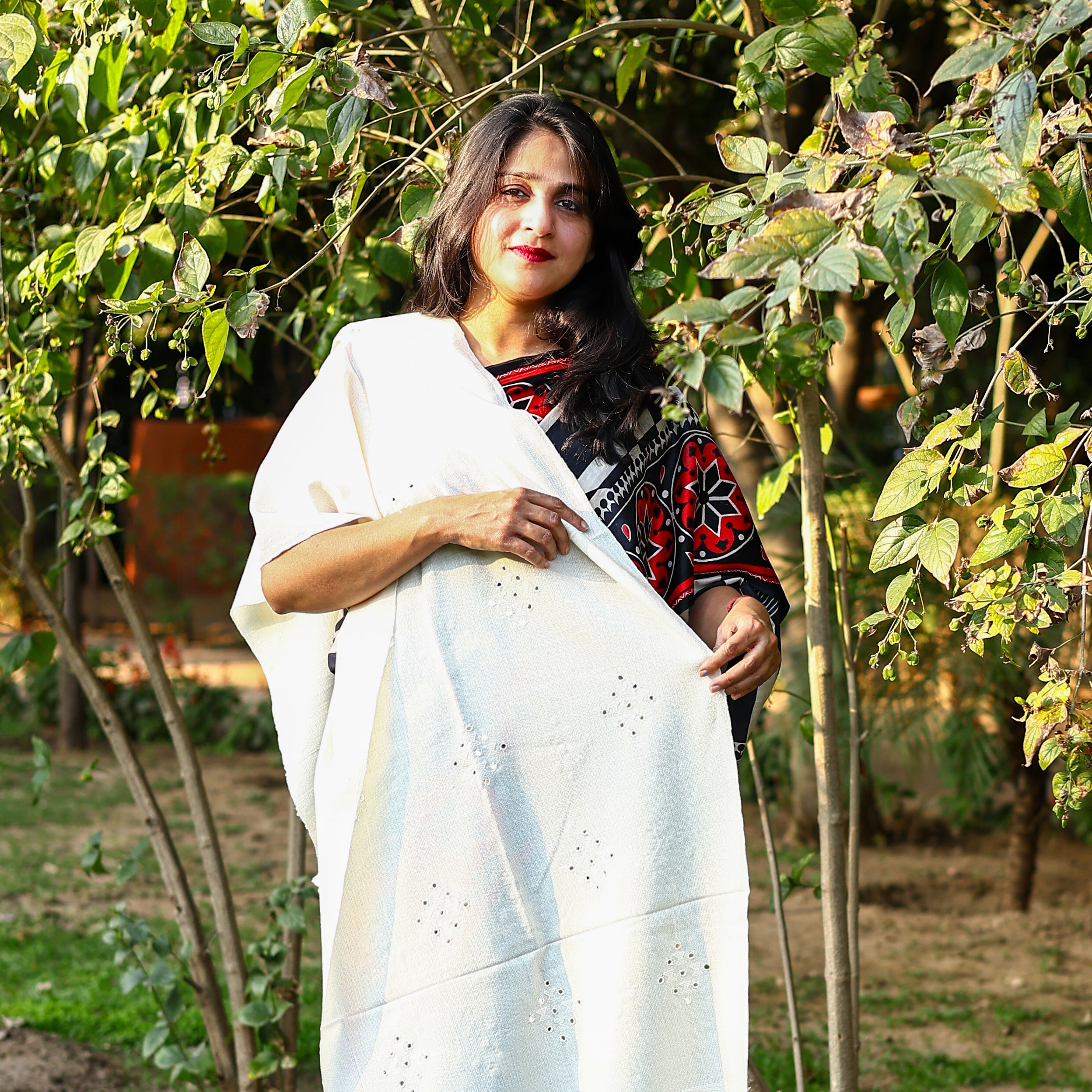 Handwoven Kutchi Bhujodi White Stole with Mirrorwork and Geometric Pattern
