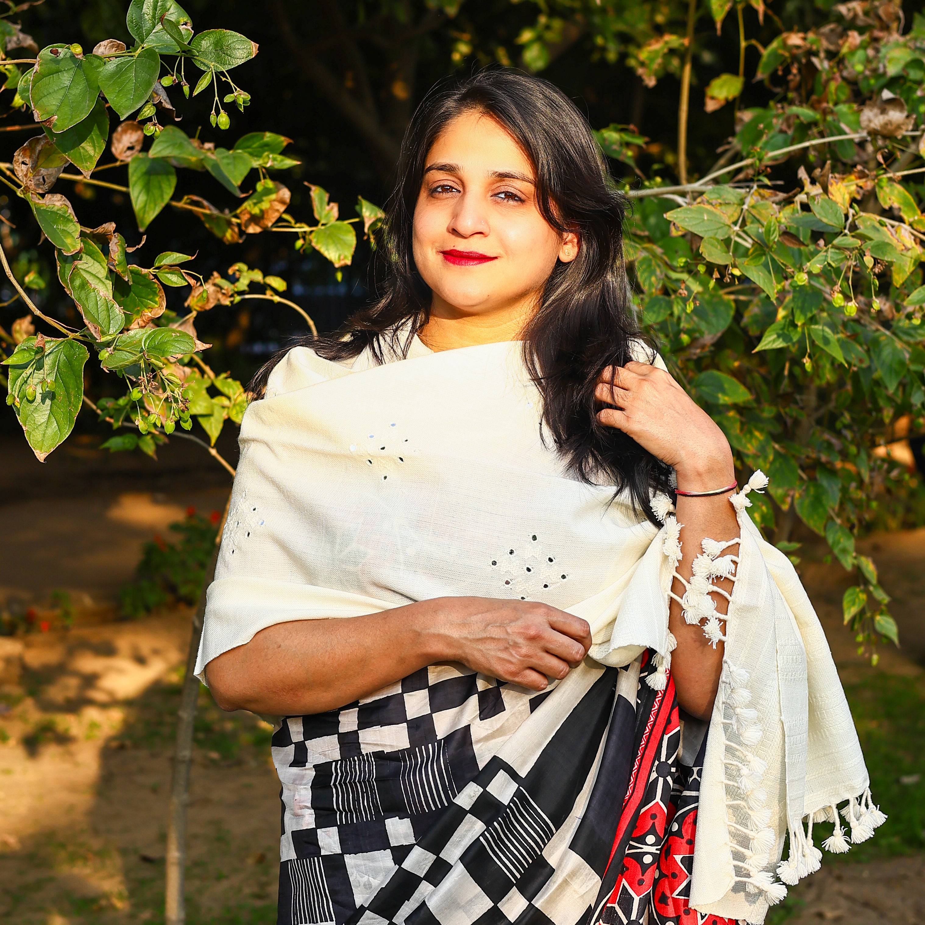 Handwoven Kutchi Bhujodi White Stole with Mirrorwork and Geometric Pattern